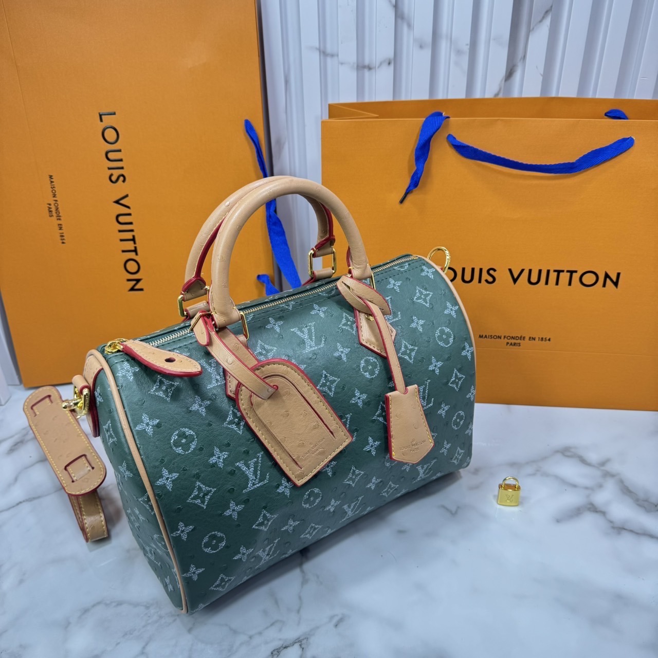 ORI หนังแท้ | LV Speedy P9 Bandoulière 30 Bag กระเป๋าสะพายทรงหมอนสปีดี้ใบใหญ่ คอลใหม่ล่าสุดหรูหราโดดเด่น แต่งลายนูนเพิ่มเท็กเจอร์เต็มใบ รูปทรงใช้งานง่ายสวยตลอดกาล
