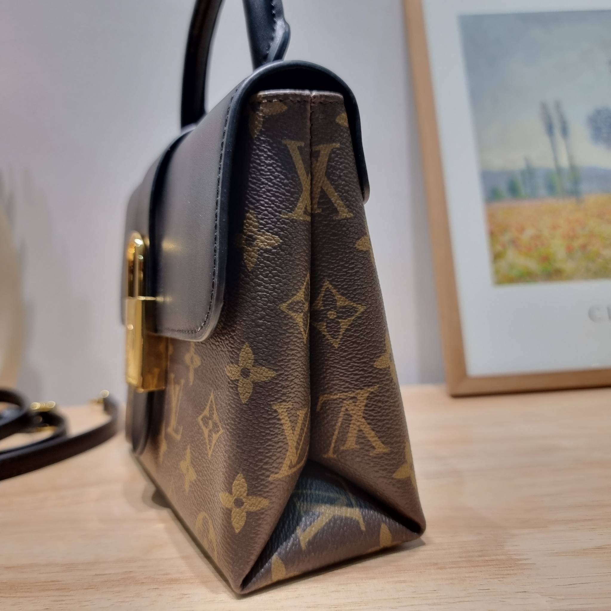 LV LOCKY BB MONOGRAM กระเป๋าสะพายข้าง ดีไซน์หรู ใหม่ล่าสุด สวยถึงบ้านได้ก่อนใคร มีใช้เลิศๆทันปีใหม่แน่นอน คุ้มที่สุด