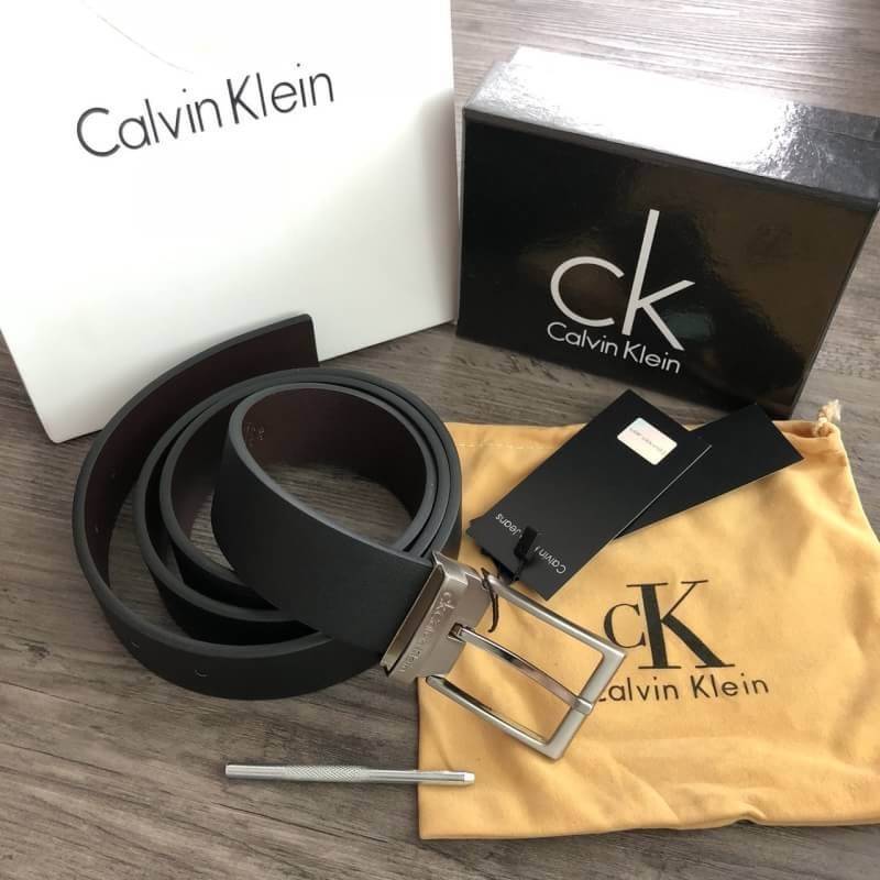 Calvin Klein Belt เข็มขัดคุณผู้ชายหนังเรียบ ใช้ได้ 2 ด้าน จะมอบเป็นของขวัญหรือใช้เองก็แนะนำค่ะ อุปกรณ์ : ที่เจาะรูเข็มขัด + ถุงผ้า+ ถุงกระดาษ + กล่องแบรนด์