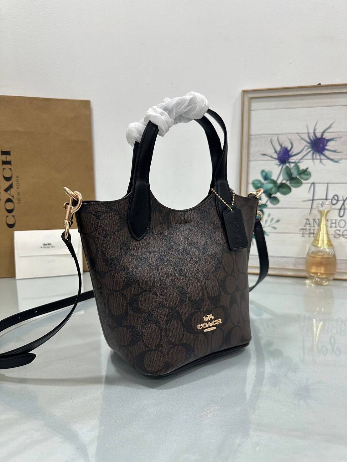 พร้อมส่ง 5 สี COACH HANNA BUCKET BAG กระเป๋าถือ/สะพายข้างทรงบักเก็ตรุ่นใหม่ดีไซน์เก๋น่ารัก เกรดท็อปออริ เกรดดีสุด สลับแท้ 1:1