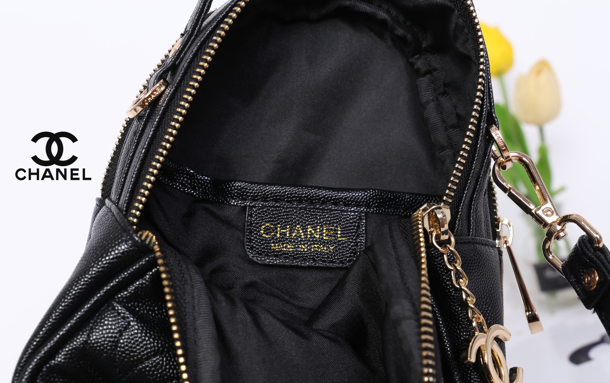CHANEL Chanel Triple crossbody with two zip กระเป๋าสะพายใช้งานได้ทั้งแบบถือ และสะพาย crossbody หนังลายคาเวียร์