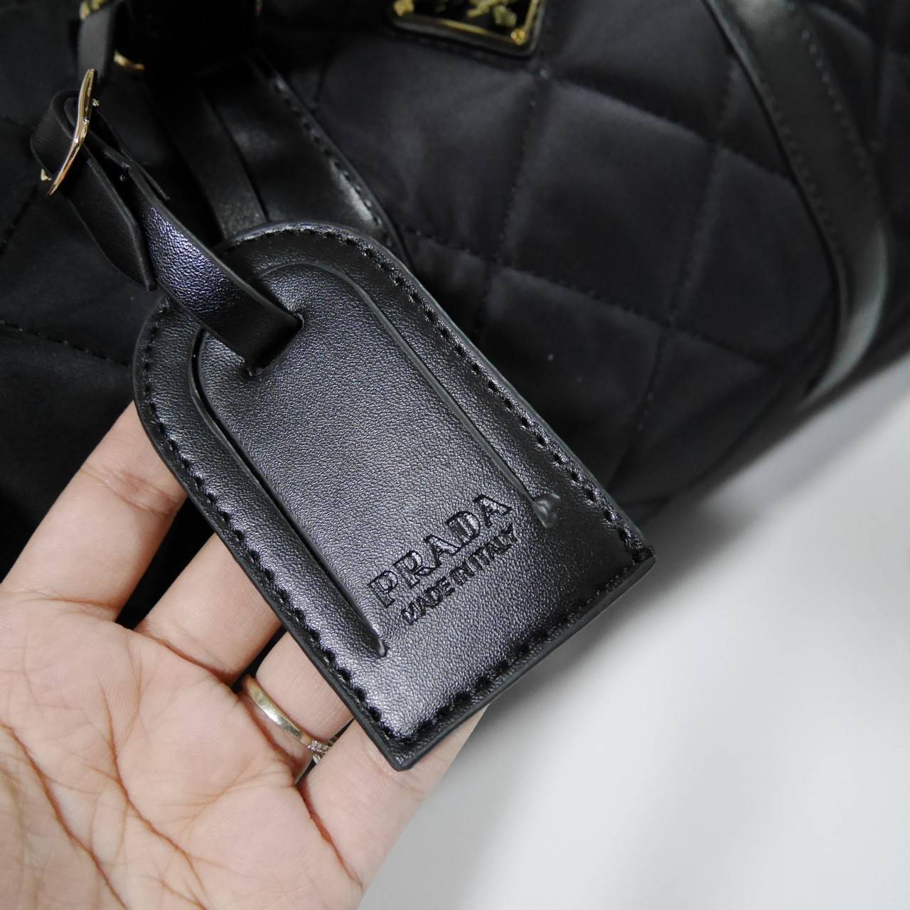 PRADA KEEPALL LEATHER BAG / PRADA Travel Bag ต้อนรับปีกระต่าย ด้วยกระเป๋าทรงหมอน ยอดฮิต อะไหล่ทองทั้งใบ