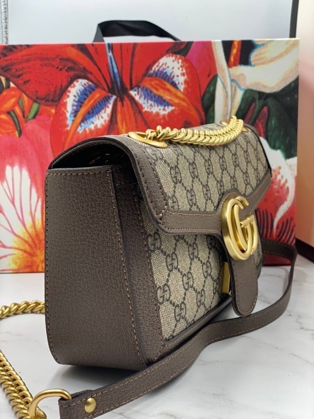 VIP GIFT 】หนังแท้ GUCCI Brown GG Marmont Shoulder Bag พร้อมส่งที่ไทย ได้ไปไม่ผิดหวังแน่นอนค่ะ! งานหนังแท้ชั้นดีที่สุดค่ะ สวยมาก อะไหล่ดูแพงทุกจุด ใบจริงสวยหรูดูแพง แมทกับชุดได้ทุกชุด สาวๆที่ได้ไปไม่ผิดหวังแน่นอน สินค้าคุณภาพ พร้อมส่งห้ามพลาดเลยนะคะ!