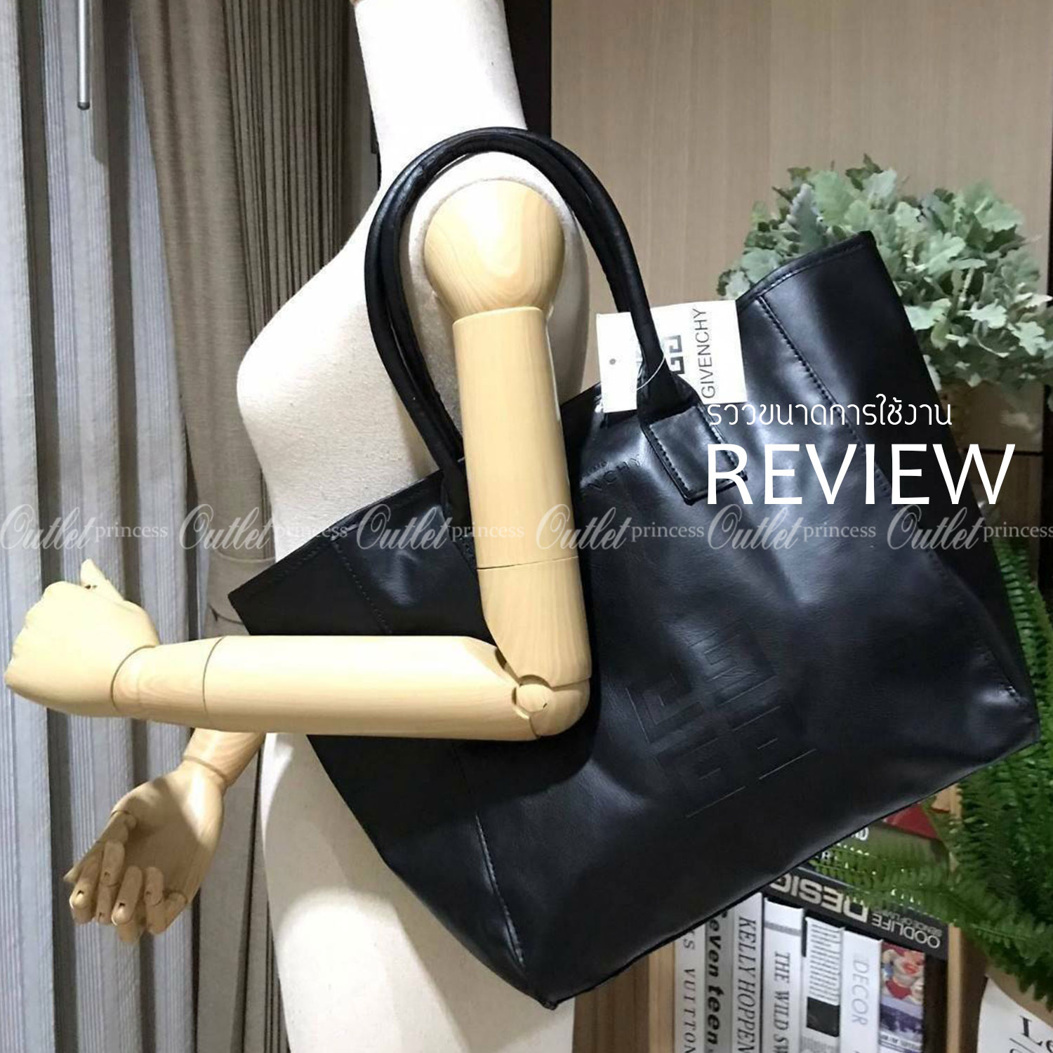 Givenchy Black Soft Leather Shoulder Handbags (Limited edition) กระเป๋าถือหรือสะพายพรีเมี่ยมของเเท้จาก "Givenchy Perfume Counter" วัสดุหนังนิ่มเรียบสีดำด้านหน้าปั้มโลโก้แบรนด์ GV ภายใน Polyester 100% สีดำสกรีนโลโก้สวยดูดี เปิดปิดด้วยกระดุมแม่เหล