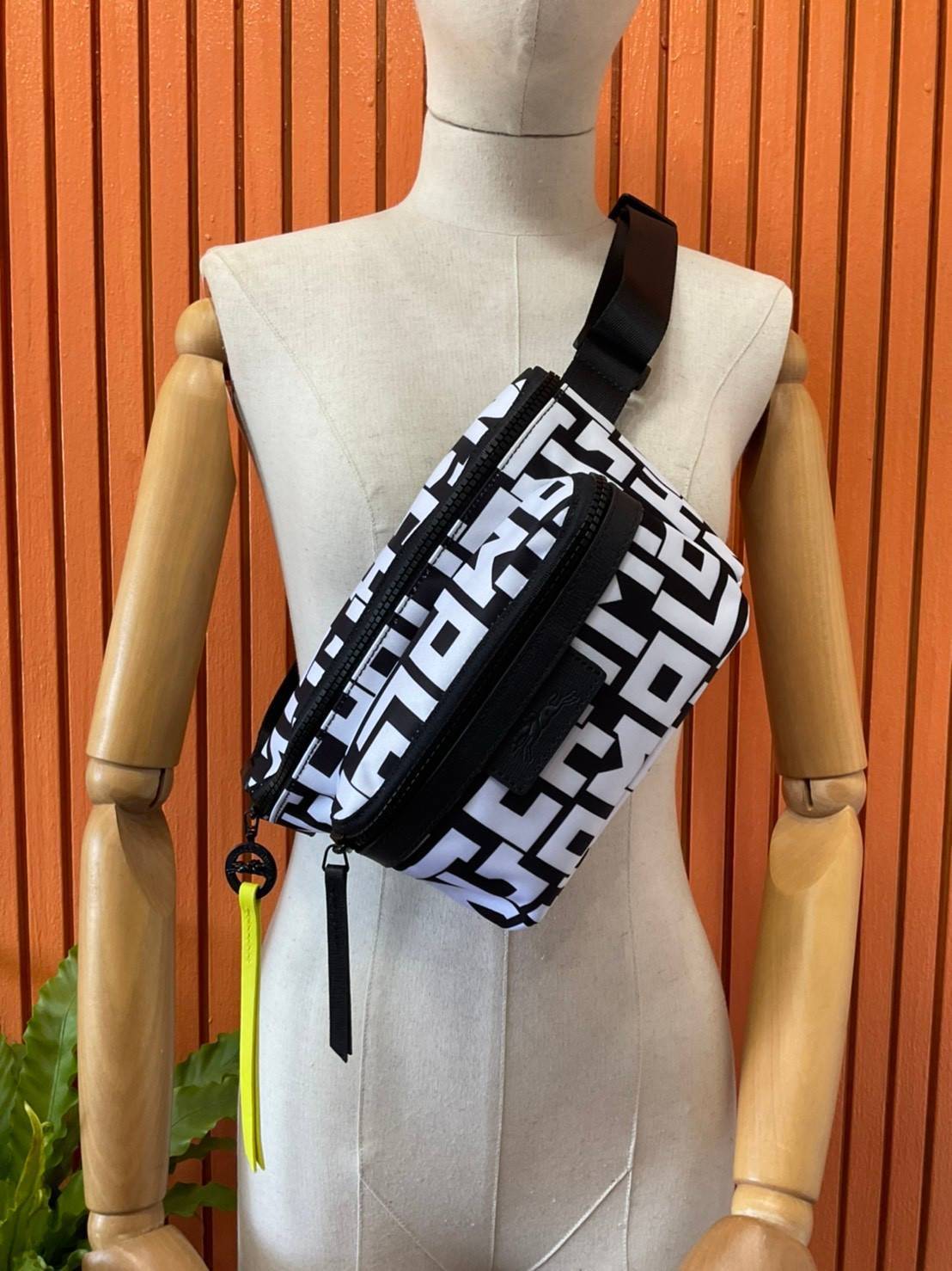 ของแท้ 💯% L ongchamp Le Pliage Graphic Nylon Belt Bag กระเป๋า คาดอก / คาดเอว ลายกราฟฟิก