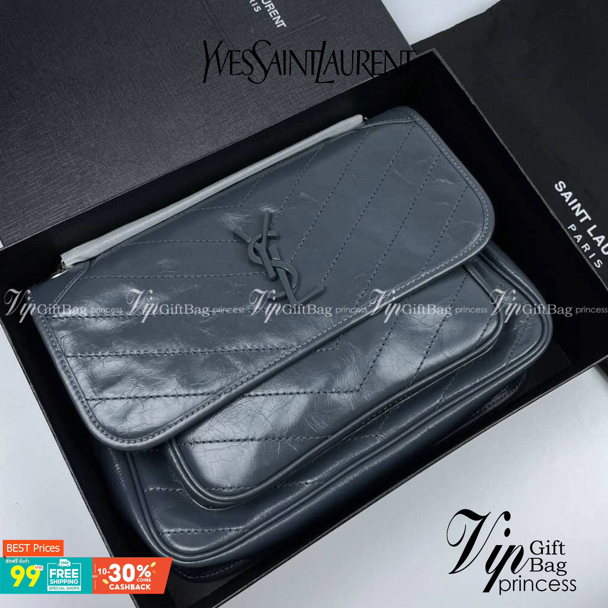 Saint Laurent Niki shoulder bag กระเป๋าสะพายรุ่นโดดเด่นด้วยโครงสร้างทำจากหนังวัว หนังมันเงา นิ่ม งานสวยมากๆ ค่ะ ด้านหน้าประดับโลโก้แบรนด์ และมีช่องสำหรับเก็บของที่หยิบใช้บ่อย ตอบโจทย์การใช้ชีวิตระหว่างวันได้ดีมากๆ สายสพายดีไซน์ได้หลายรูปแบบ แมทกับการแต่งต