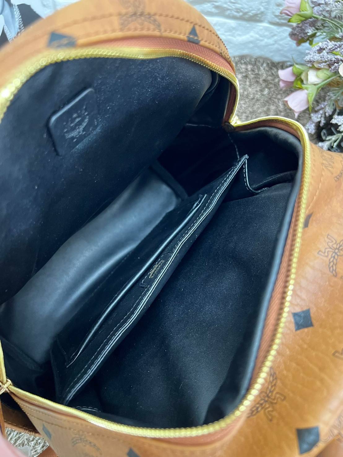 M.C.M Stark Side Studs Backpack in Visetos กระเป๋าเป้คลาสสิก รุ่นที่สามารถใช้งานได้ตลอดทั้งวันและได้ทั้งชาย/หญิง 🧡เกรดท็อปออริ เทียบแท้ 1:1 เกรดดีสุด ใช้งานต่างประเทศได้