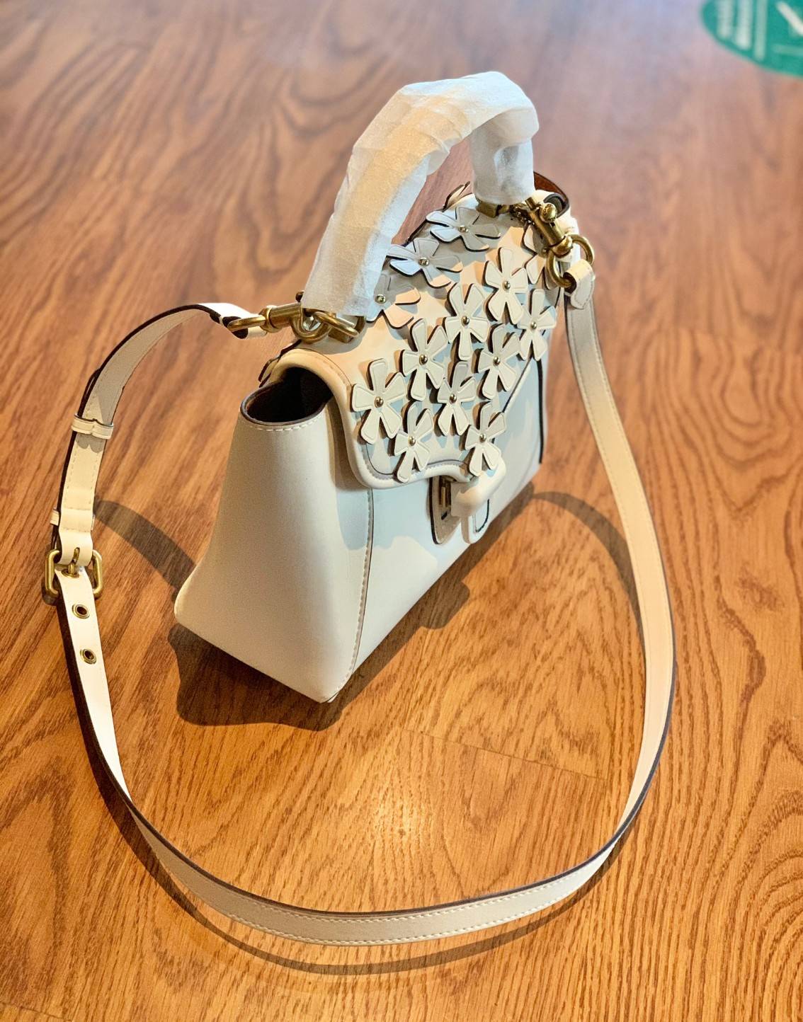 COACH COURIER CARRYALL 23 IN COLORBLOCK SIGNATURE CANVAS พร้อมส่ง 7 แบบ พร้อมส่ง ลุคดูไฮสุดๆค่ะ! กระเป๋าสะพายหนังหรูหราและคลาสสิค หนังแท้ชั้นดีที่สุด น้ำหนักเบา หนังสวยมากก สัมผัสแล้วหลงรักแน่นอนจ้าา😘