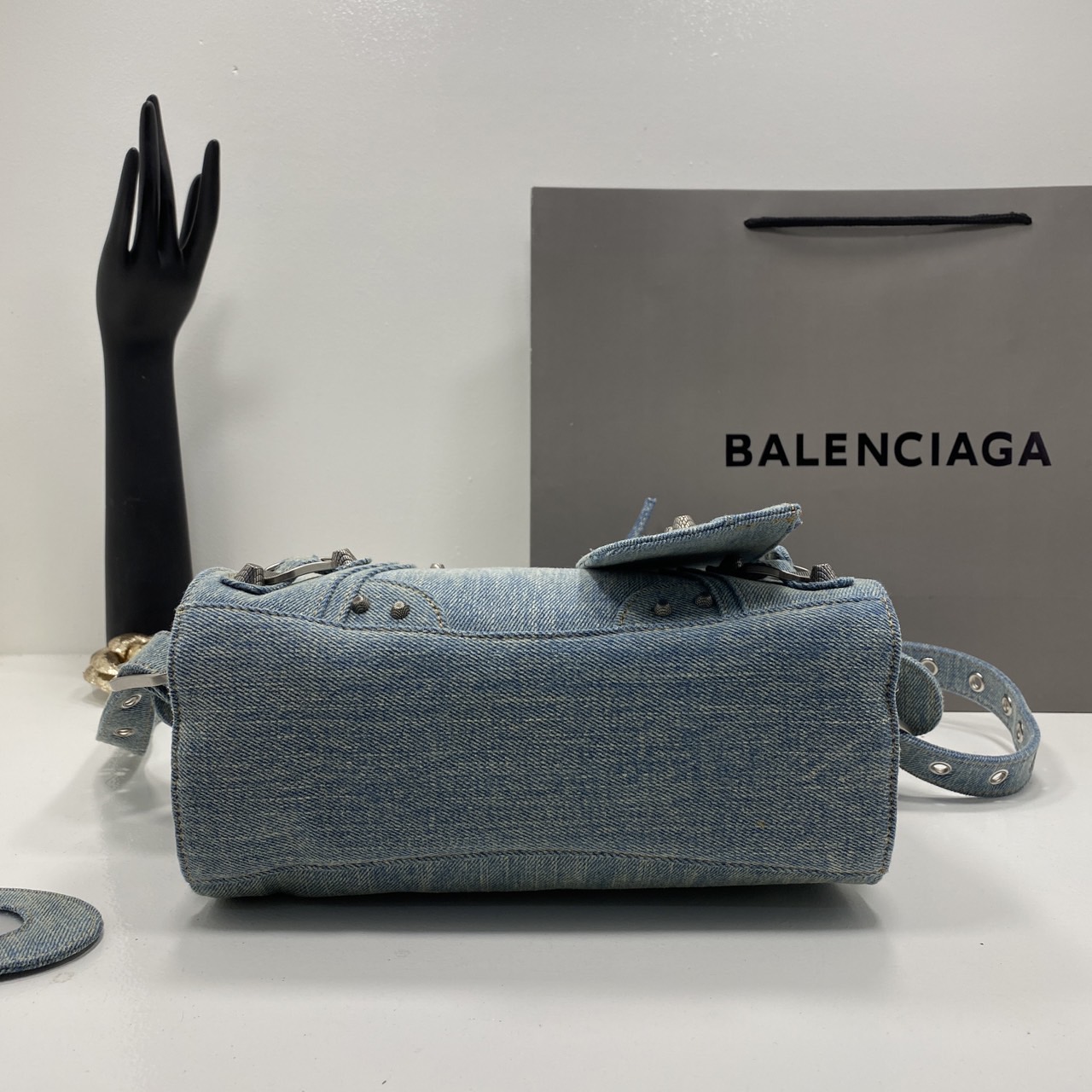 Balenciaga NEO CAGOLE XS HANDBAG DENIM IN BLUE aged-silver hardware กระเป๋าสะพายเดนิม สวยเท่ เกรดออริ 1:1 สลับแท้ ใช้งานต่างประเทศได้