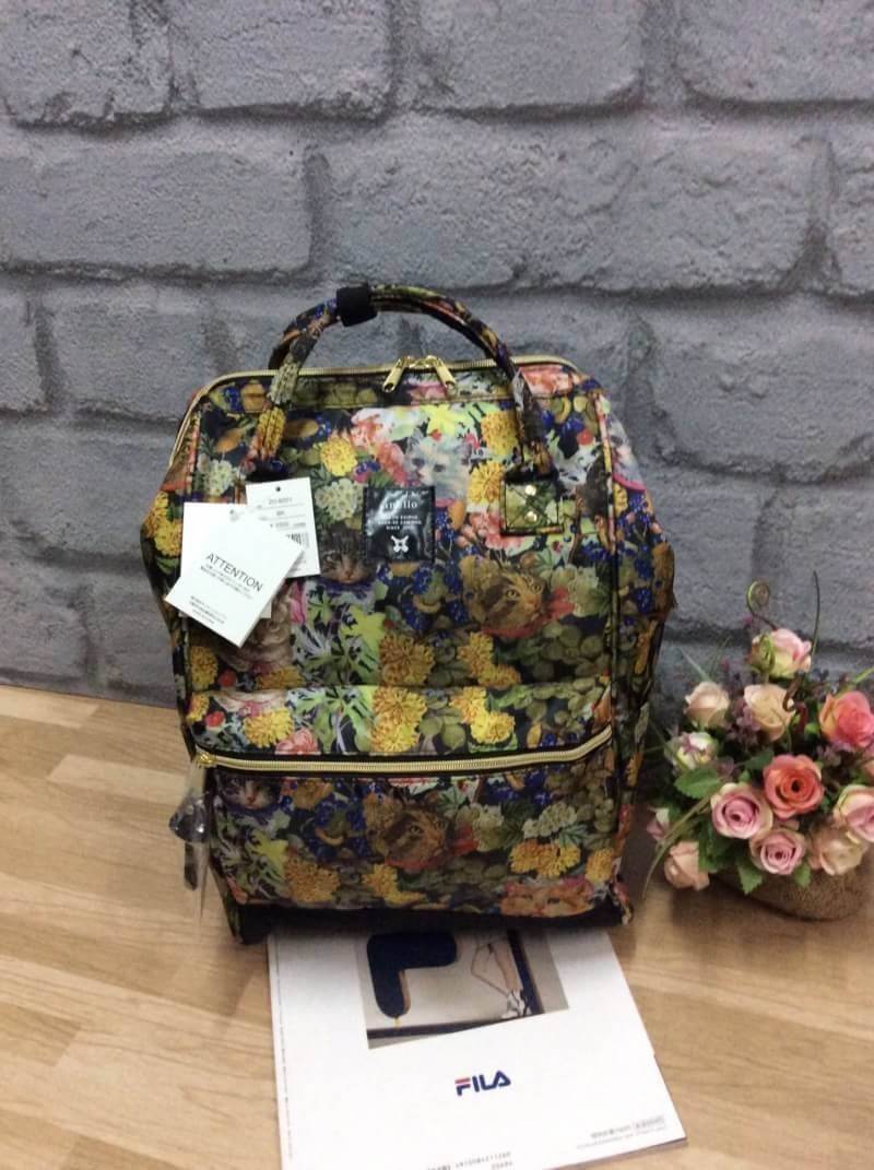 New arrival!!รุ่นใหม่ล่าสุด เป็นการร่วมกันของ Anello x Legato Largo ; Botanical & Cat nylon Cap fasteners Backpack รุ่นคลาสสิค กระเป๋าเป้สะพาย น้ำหนักเบา วัสดุไนล่อนผสมหนัง ภายในกว้าง น้ำหนักเบา ด้านหน้ามีช่องซิป พลาดไม่ได้กับสัญลักษณ์โครงกระเป๋าเพื่อการใ