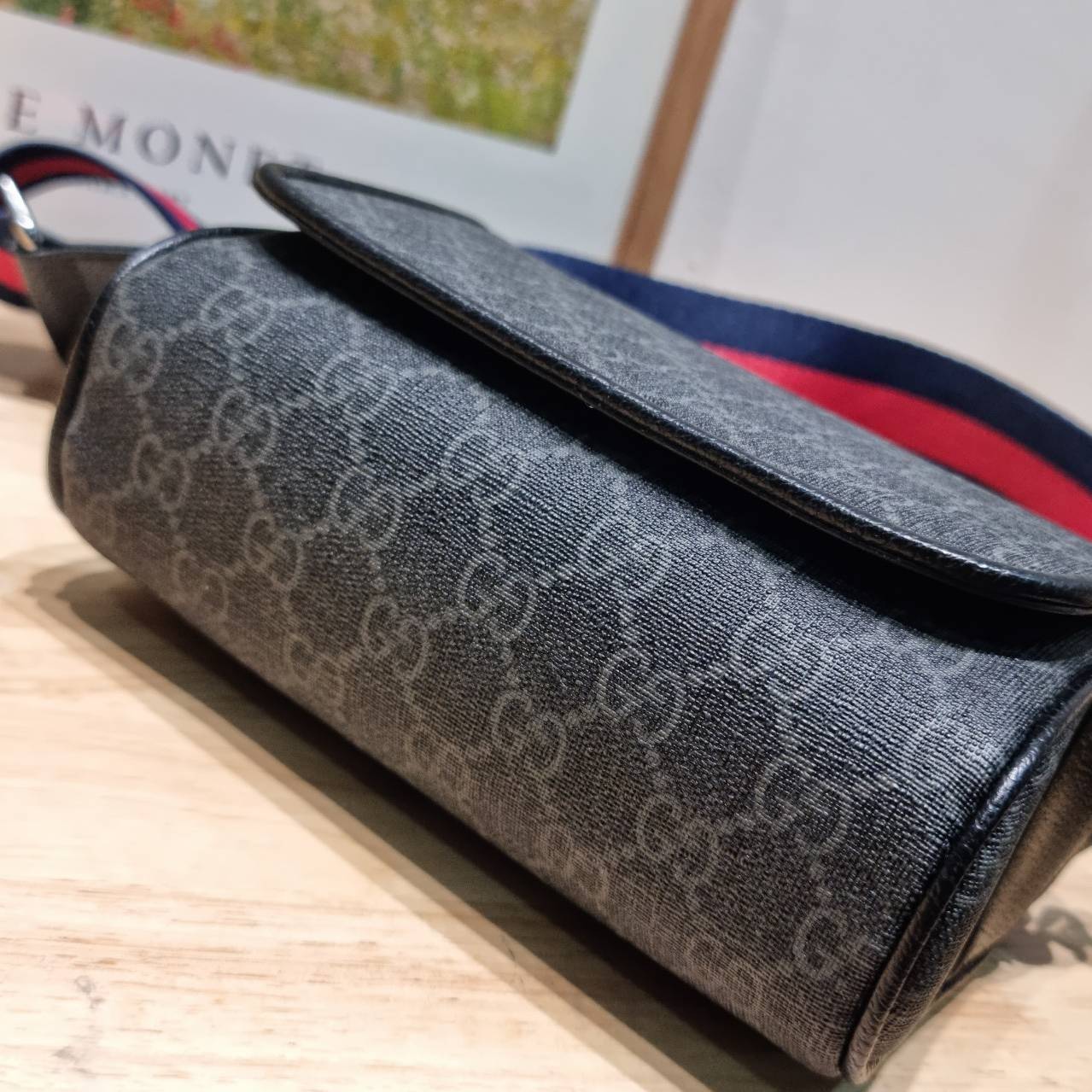 GUCCI GG Black mini bag กระเป๋าครอสบอดี้ที่สะพายได้ทุกโอกาส สีดำคลาสสิก กว่าสีนี้จะมาคือรอนานมาก เป็นหนึ่งสีสุดฮอตที่หายากสุดๆ มาในรุ่นสปอร์ต ทรงกะทัดรัด ขนาดกำลังดีพกพาสะดวก