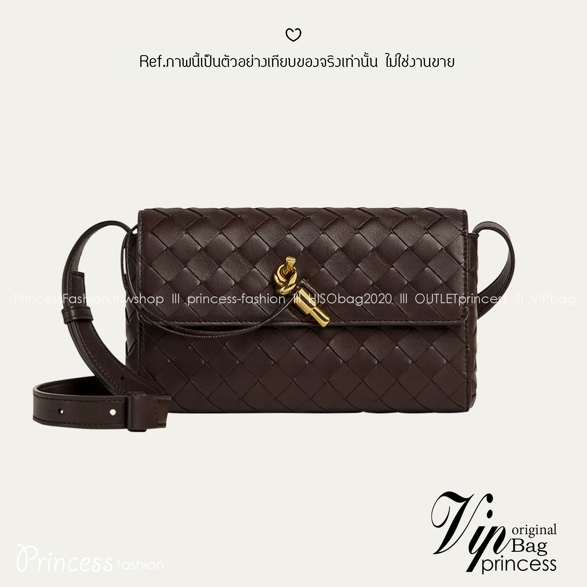 Bottega Veneta Andiamo Shoulder Bag กระเป๋าสะพายสุดชิค ถือเป็นคลัชหรือสะพายได้ ดีไซน์หนังสานตารางสวยโดดเด่นเป็นเอกลักษณ์ที่คงความเรียบหรูดูแพงไว้อย่างลงตัว