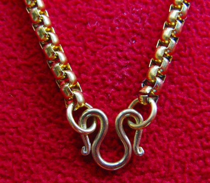 สร้อยคอสแตนเลสสีทองลายผ่าหวาย กว้าง 0.4 มม.(ใส่พระได้1องค์)ค่ะ