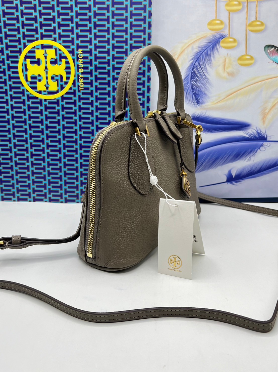 TORY BURCH MINI PEBBLED SWING BAG / Tory Mini Swing Bag in Pebbled Leather / T Monogram Jacquard Swing Bag กระเป๋าสะพาย คอลเลคชั่นใหม่ล่าสุดดีไซน์สุดคลาสสิก รูปทรงโดม