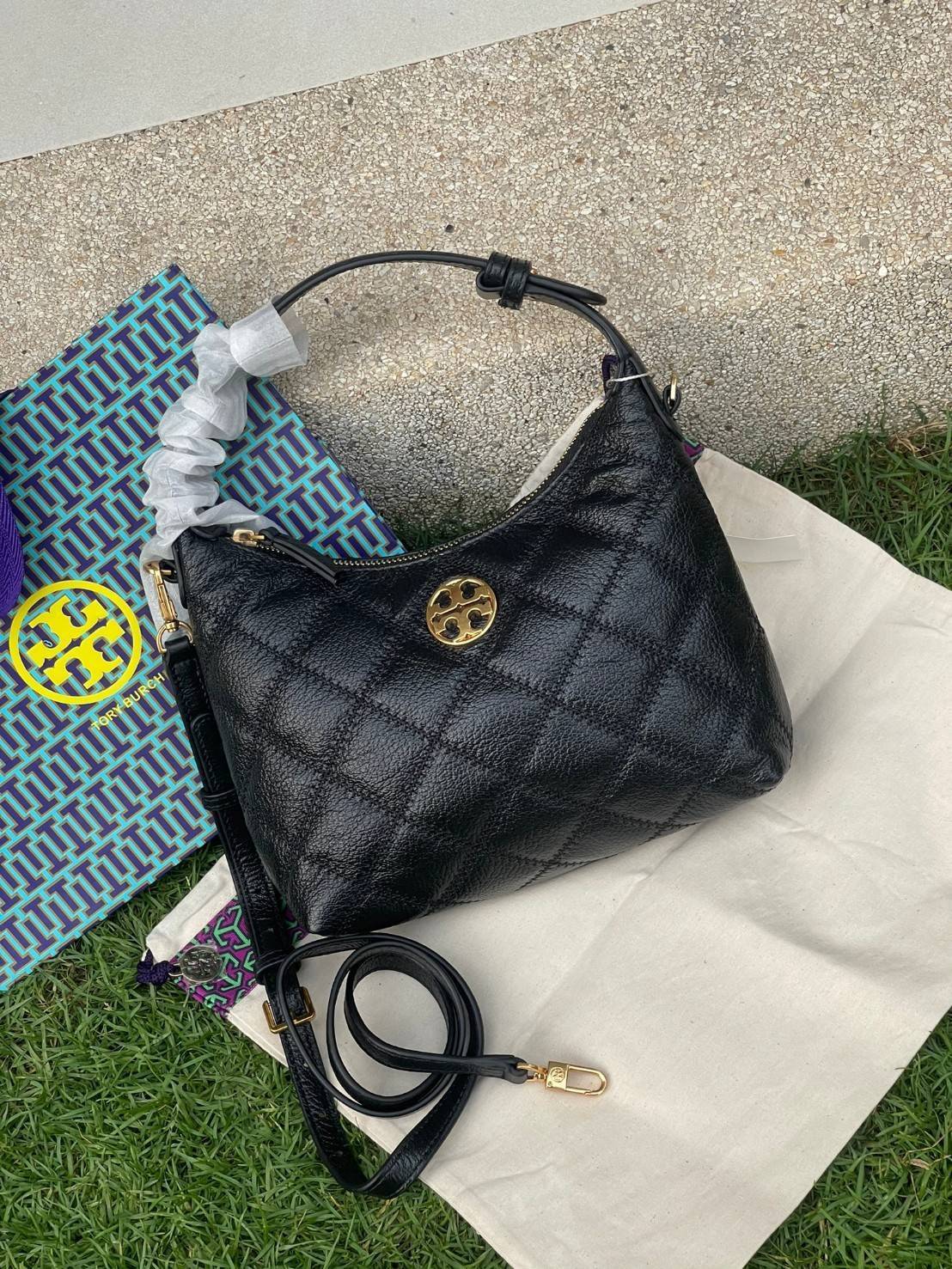 ของแท้ 💯% Tory burch new women's underarm bag single shoulder straddle bag ว่าด้วยเรื่องกระเป๋าที่สามารถสะพายไหล่ก็ได้หรือเป็นทรงบอดี้ก็ได้ มีให้เลือกหลายคอลเลคชั่นด้วยกันสำหรับคอลเลคชั่นนี้สามารถตอบโจทย์สาวใสวัยทำงานได้เป็นอย่างดี