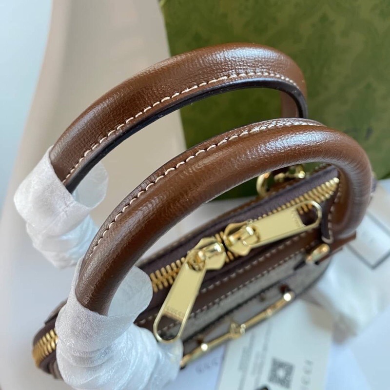 Gucci Horsebit 1955 mini top handle bag / Gucci Horsebit 1955 mini Tote bag กระเป๋าสะพายกุชชี่ รุ่นใหม่ สีใหม่ งานซิปคู่อะไหล่สีทอง มาพร้อมสายสะพายยาวถอดออกถือได้ งานสวยเป๊ะ ปั๊มทุกจุด ราคาสุดคุ้ม ภาพถ่ายจากงานขายจริง ใช้งานต่างประเทศได้