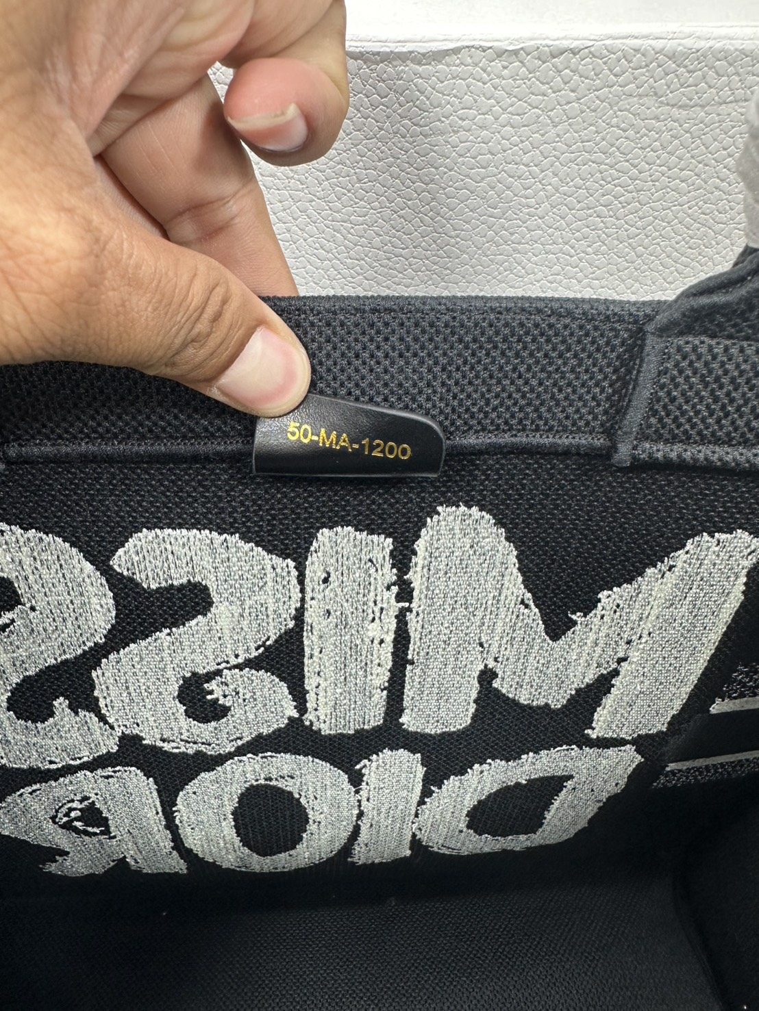 ORI หนังแท้ | Dior BookTote Black Miss Dior Embroidery Tote Bag กระเป๋าทรงโท้ทคอลใหม่ โทนดำคลาสสิก สวยงามและหรูหรา