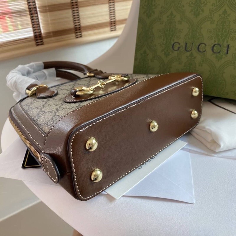 Gucci Horsebit 1955 mini top handle bag / Gucci Horsebit 1955 mini Tote bag กระเป๋าสะพายกุชชี่ รุ่นใหม่ สีใหม่ งานซิปคู่อะไหล่สีทอง มาพร้อมสายสะพายยาวถอดออกถือได้ งานสวยเป๊ะ ปั๊มทุกจุด ราคาสุดคุ้ม ภาพถ่ายจากงานขายจริง ใช้งานต่างประเทศได้