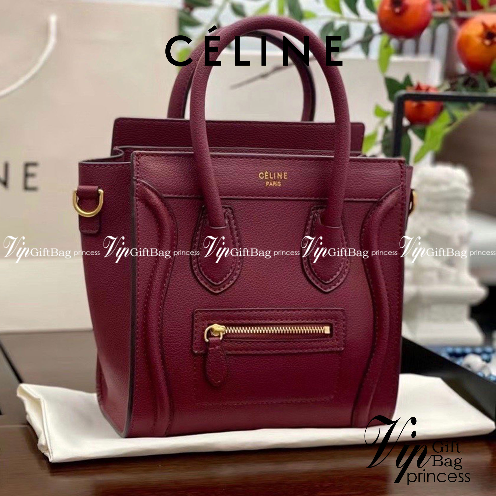 พร้อมส่งรุ่นยอดฮิต!! CELINE HANDLE BAG VIP / Celine Nano Luggage Bag กระเป๋าหนังแท้ ขนาดกำลังดี เปิดปิดด้วยซิปอะไหล่ทองมีที่จับหนัง ด้านในกว้าง มาพร้อมช่องซิปอีกช่อง เป็นอีกทรงที่ฮิตมานานข้ามปี มาพร้อมสายยาวสะพายแบบ CROSSBODYได้ หรือจะถือออกงานก็สวยหรูอีก