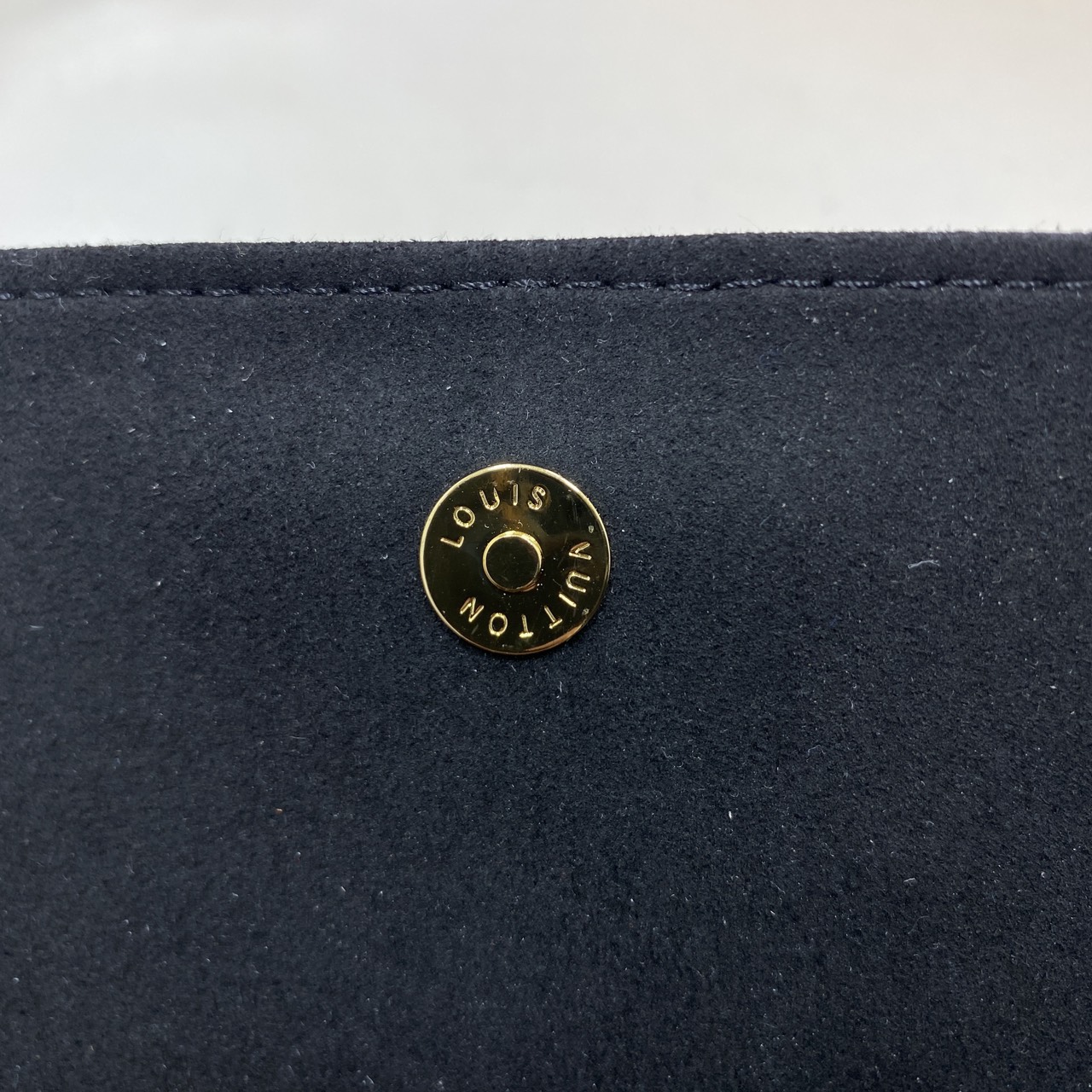 TOP ORI หนังแท้ | LV Wallet On Chain Lily Bag soft grained Monogram Empreinte leather กระเป๋าสะพายทรงคลัชถือเป็นกระเป๋าสตางค์ สายสะพายโซ่ทองหรูหราถอดได้ หนังแท้ลายเกรนเนื้อนุ่ม ทรงสี่เหลี่ยมทันสมัยเข้ากับลุคเรโทรเรียบหรู