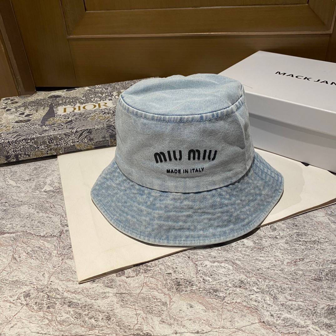 MIU MIU Denim Logo Bucket Hat / MIU MIU Bucket Hat "ของมันต้องมี" หมวกงานคุณภาพที่สุด เกรดท็อปออริ เดนิมสุดคลาสสิก ใช้งานต่างประเทศได้ พร้อมส่งแน่นๆ สั่งแจกเป็นของขวัญ หรือซื้อเก็บไว้ใช้เองรับรองเลิศจ้า!!