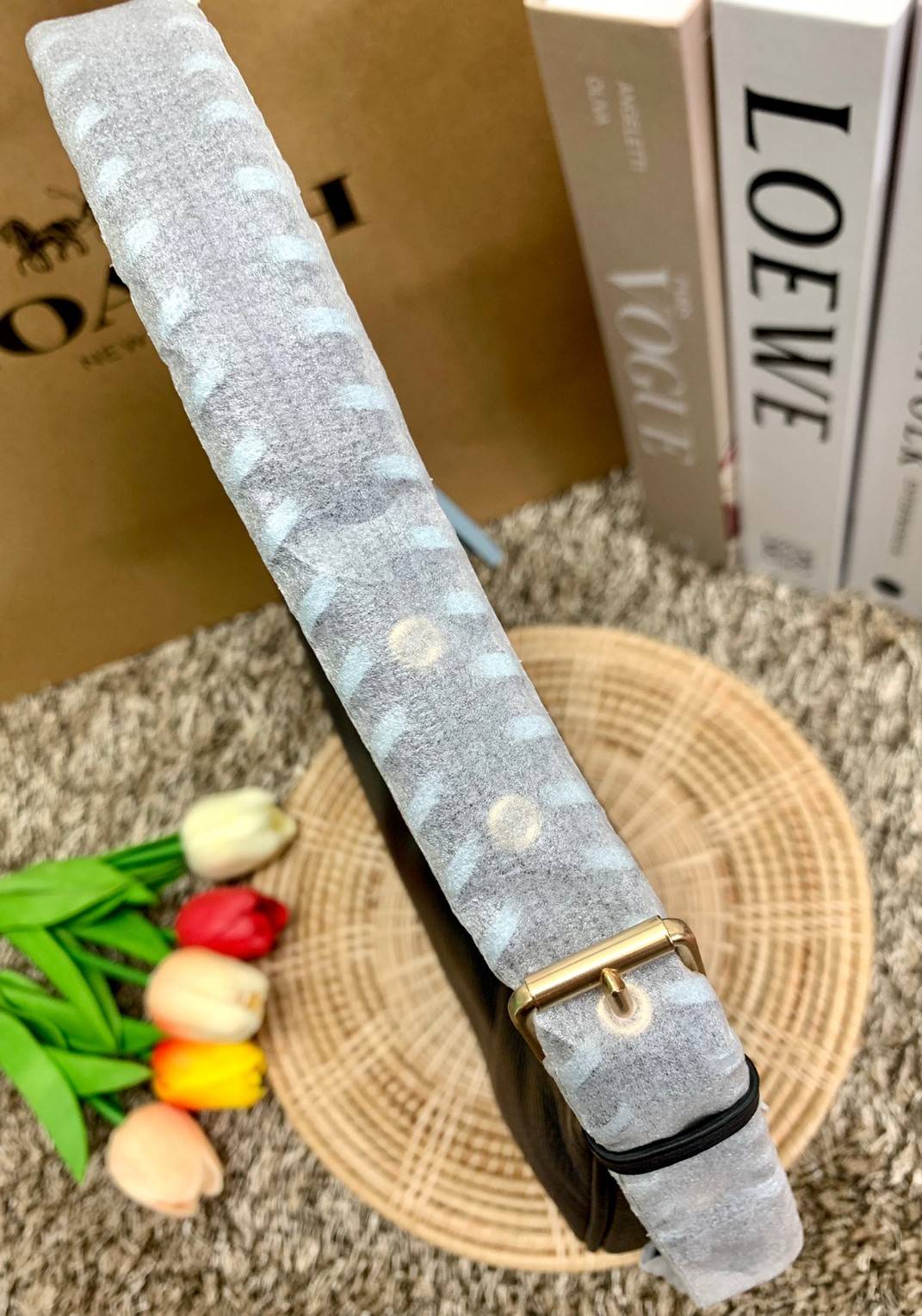 COACH BAILEY HOBO WITH WHIPSTITCH ((C4108//C1322)) พร้อมส่งที่ไทย!! สวยจริงไม่จกตาแน่นอนค่าา กระเป๋าทรงโค้ง ใช้แบบหิ้วหรือคล้องไหล่ก็ดูดี ใช้วัสดุหนังแท้ชั้นดี หนังสวยมากๆค่ะ ด้านหน้าใช้อะไหล่แบรนด์ตัวใหญ่ หรู ดูสะดุดตามีเดียว