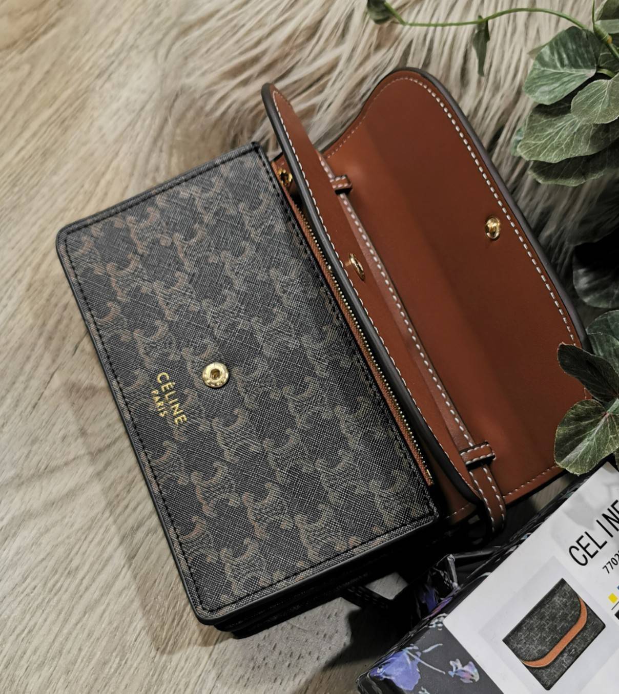 CELINE TRIOMPHE CLUTCH VIP GIFT WITH PURCHASE GWP พรีเมี่ยมกิ๊ฟ Limited Edition จาก CELINE PERFUME DUTY FREE COUNTER