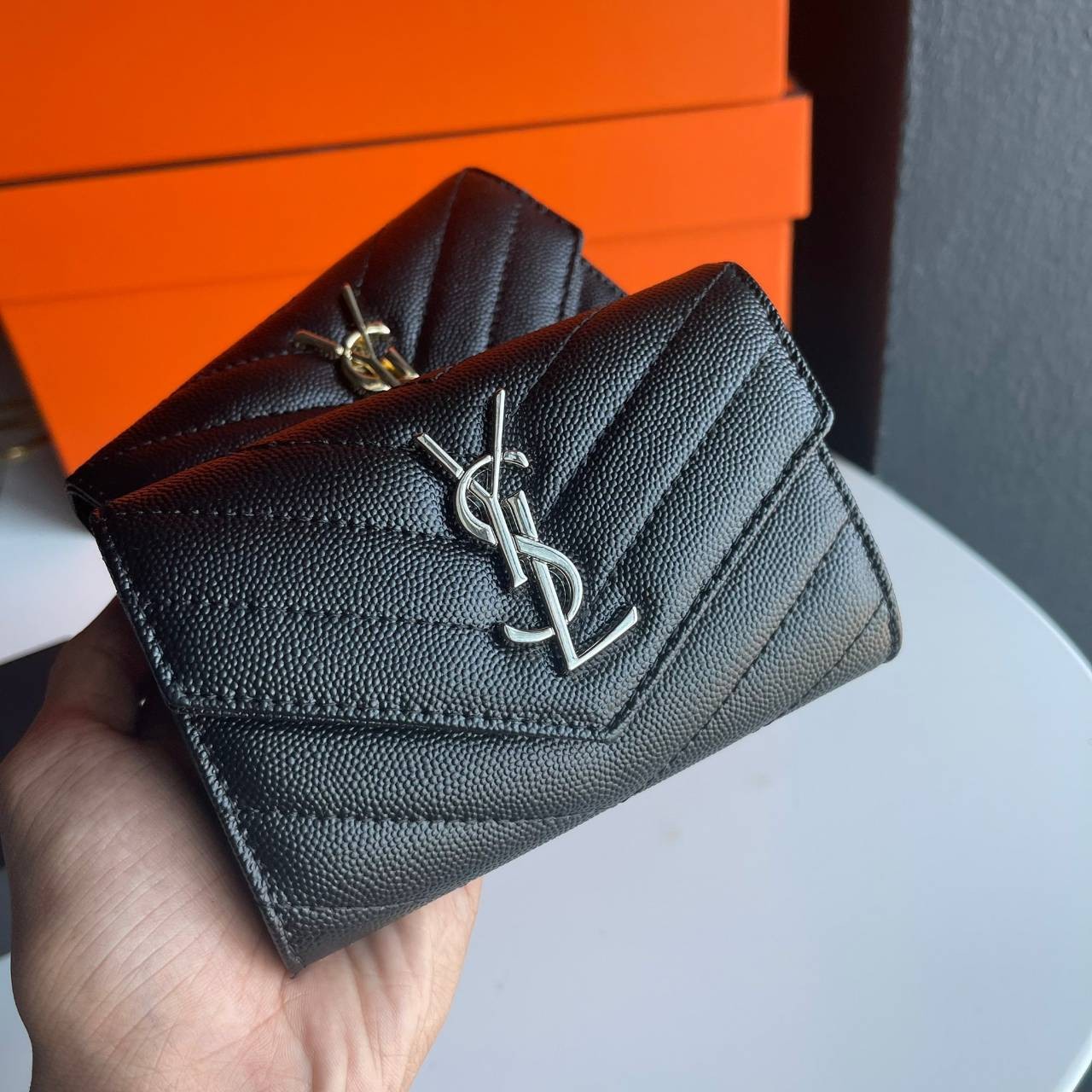 VIP 】YSL SAINT LAURENT SHORT WALLET งานหนังแท้ สวยงามมากมายที่สุดเกินบรรยายเลยค่าาา ได้ไปไม่ผิดหวังแน่นอน เป็นอีกรุ่นหนึ่งที่ห้ามพลาดเลยตอนนี้ กำลังฮิตกันเลยค่าา สาวๆ Must Have!!!! Full Box Set นะค๊าาา