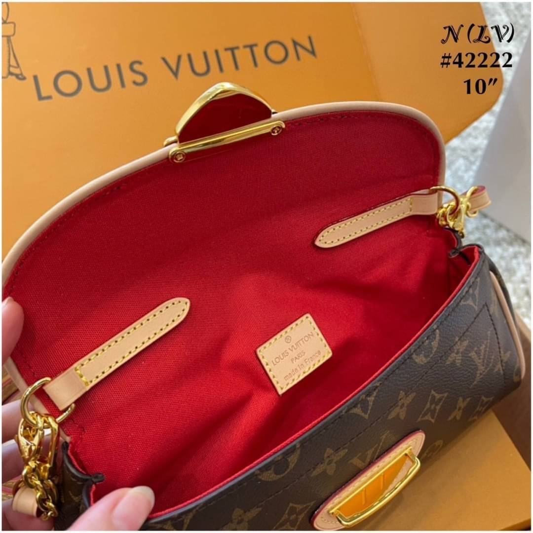 LV Beverly Clutch Bag / LV Pochette Beverly Shoulder Bag กระเป๋าทรงคลัช ทรงพอช งานวินเทจ ลายโมโนแกรม ถือหรือสะพายไหล่ได้ สวยหรูตลอดกาล ลายพิมพ์คมชัด อะไหล่สีทองหรูหรา เป็นอีกรุ่นที่ Must Have!! มากๆ ค่ะ