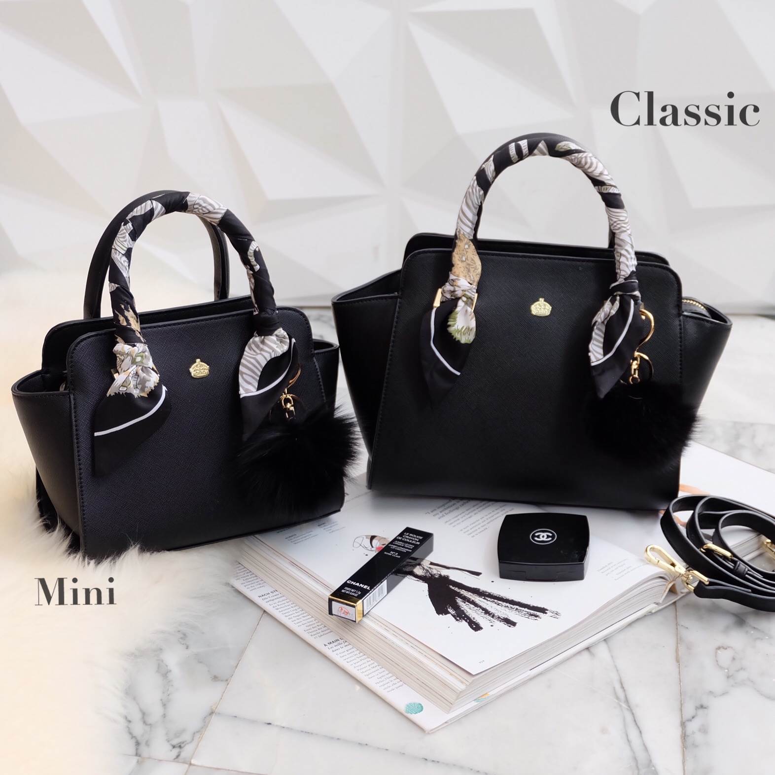 รุ่นขายดีตลอดกาล กระเป๋าหนัง saffiano สวยมากๆค่า รุ่น KEEP Infinite office bag สวย น่ารัก ขนาดตอบทุกโจทย์การใช้งาน เห็นแล้ว **หลงรักเลยคะ 🌲ตัวกระเป๋าขนาดกำลังดีหนังsaffiano ลายสวยที่สำคัญ ดูแลรักษาง่าย ประดับด้วยผ้าพันหูกระเป๋ารุ่นพิเศษ ทำให้กระเป