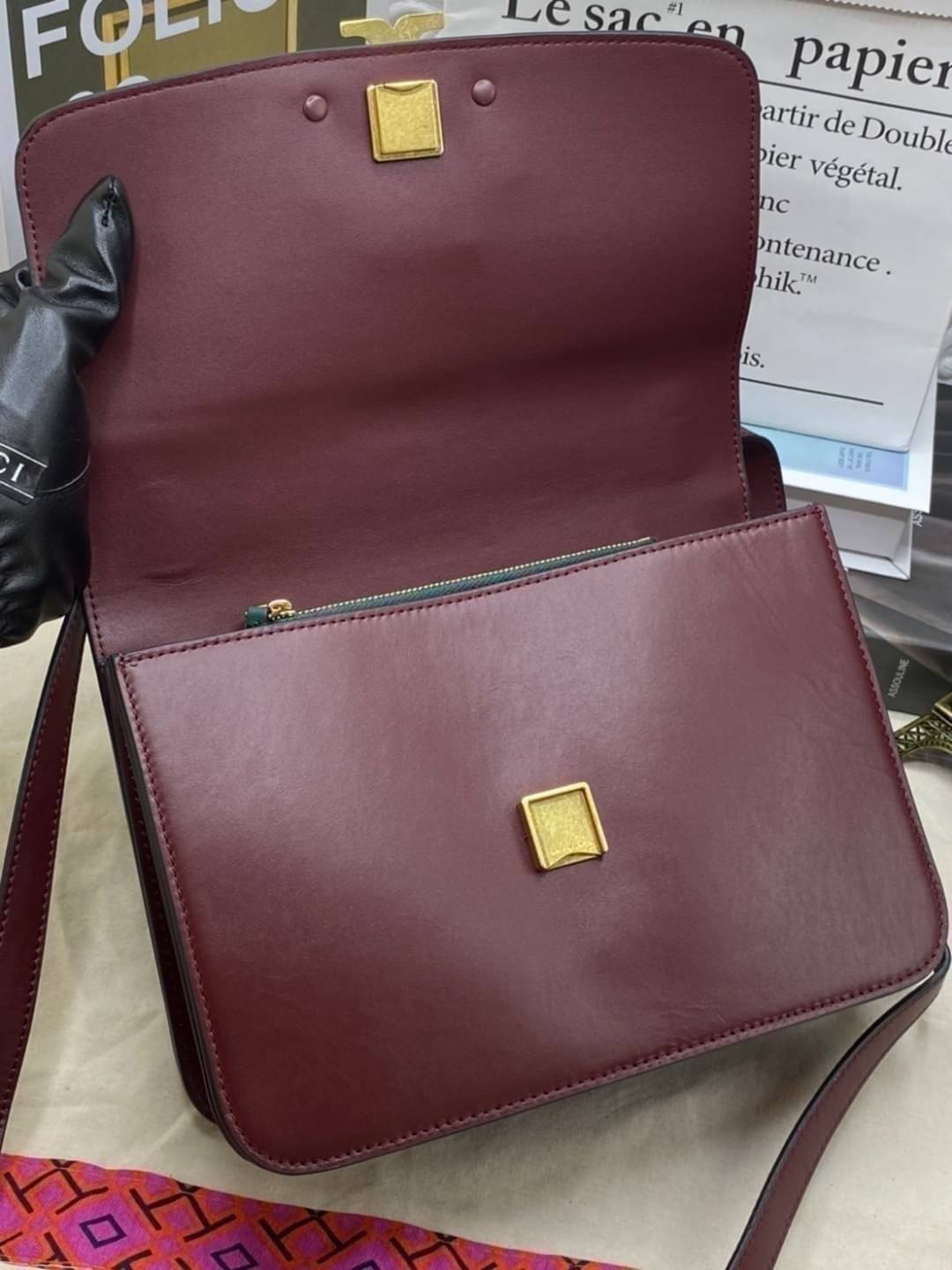 Tory Burch 75003 Eleanor Medium Convertible Shoulder Bag พร้อมส่งที่ไทย อีกรุ่นที่น่าครอบครองมากๆค่ะ กระเป๋าสะพายข้างและทบสายเป็นคล้องไหล่ได้ หนังแท้ชั้นดี ใช้ได้กับทุกๆโอกาส ห้ามพลาด ก่อนหมดนะคะ!!