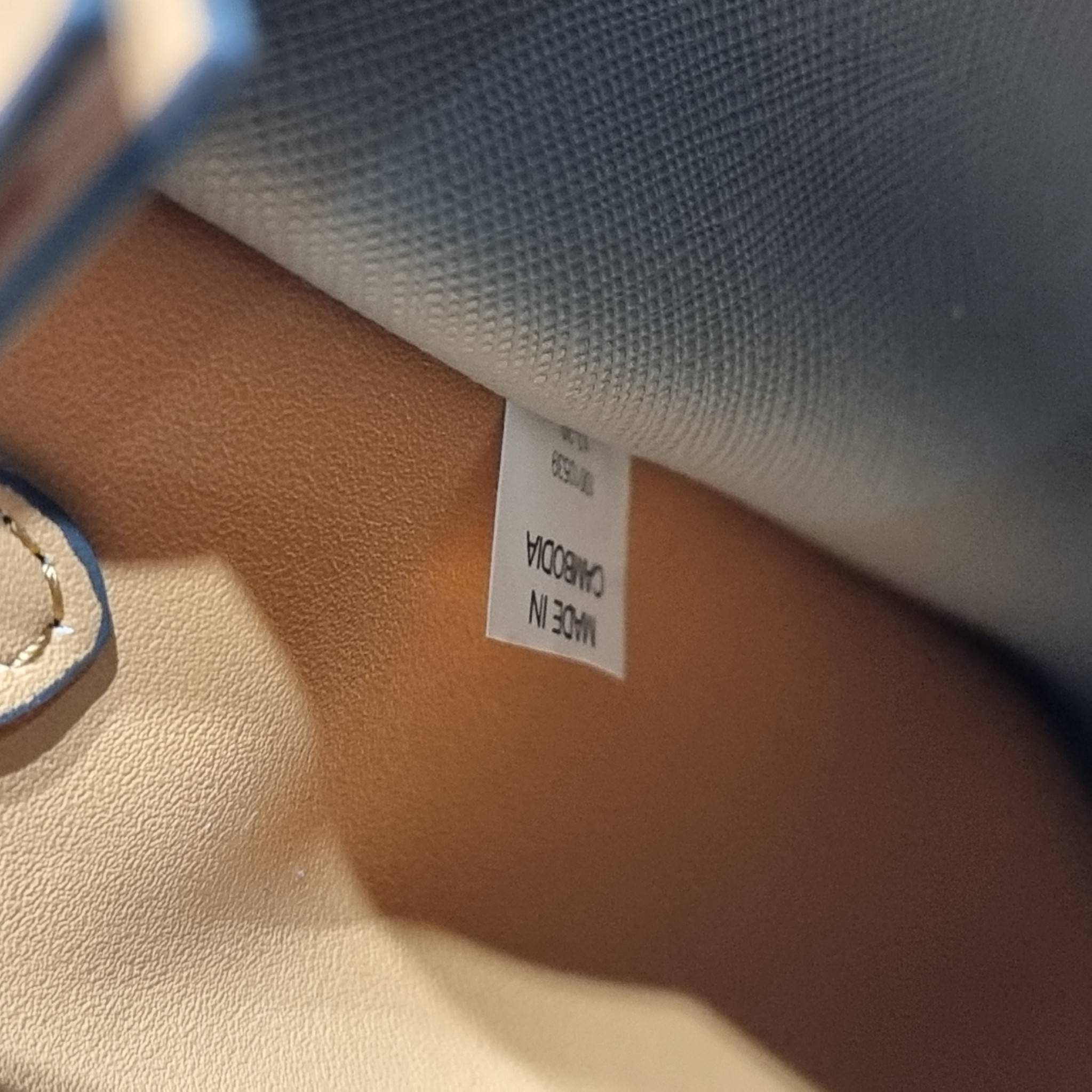 TORY BURCH PERRY SMALL TRIPLE COMPARTMENT TOTE BAG กระเป๋าโท้ทขนาดเล็ก รุ่นขายดี ทรงสวย ดีไซน์ออกมาให้ใช้งานได้ทุกลุค ทุกโอกาส