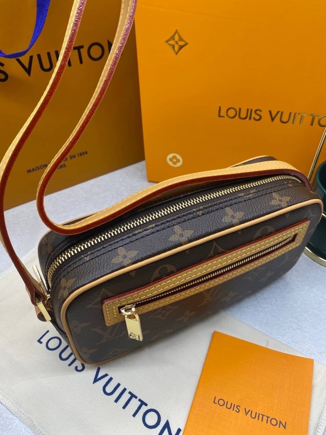 LV POCHETTE CITE SHOULDER BAG MONOGRAM เกรดออรินอล หนังแท้ สวยงามตามรูป เกรดเทียบแท้ ใช้สลับแท้ได้ ใช้งานต่างประเทศได้