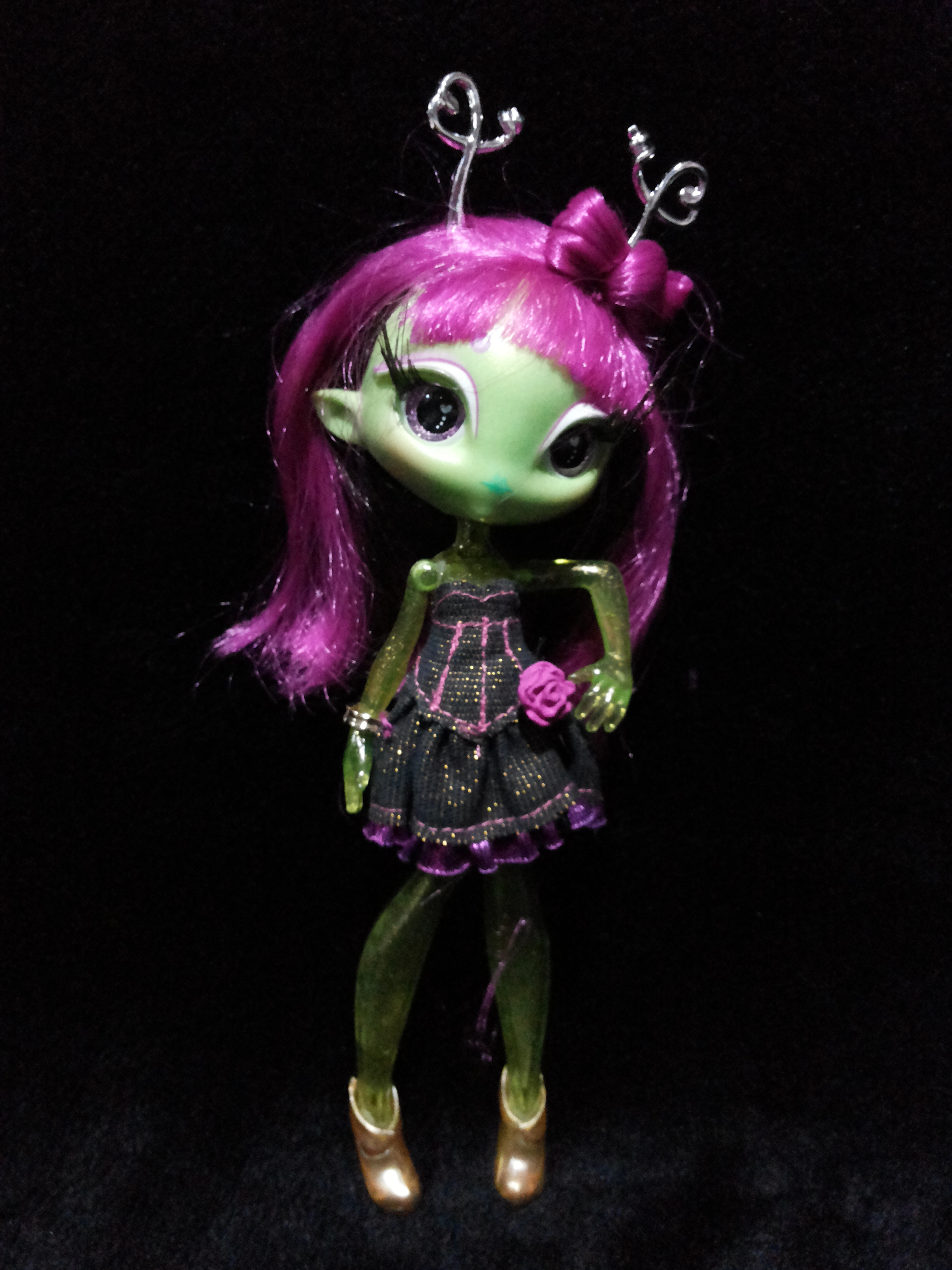 MGA Novi Stars Doll - Alie Lectric ตุ๊กตาโนวี่สตาร์แท้มือสอง