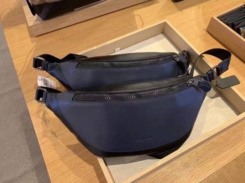 หนุ่มหล่อ//สาวหล่อ ทางนี้จ้าา สวยไม่แพ้คาดอกรุ่นอื่นๆเลยค่าา! COACH WARREN BELT BAG ใบใหญ่คะ! ((79149)) พร้อมส่ง นานๆทีจะมีสีนี้เข้ามาค่ะ! กระเป๋าคาดอกด้านหน้า//คาดไปทางด้านหลัง//หรือคาดเอวได้ ตามแต่ความถนัดได้เลยนะคะ หนังแท้ นิ่มสวย มีช่องซิปหลักให้2ช่อง