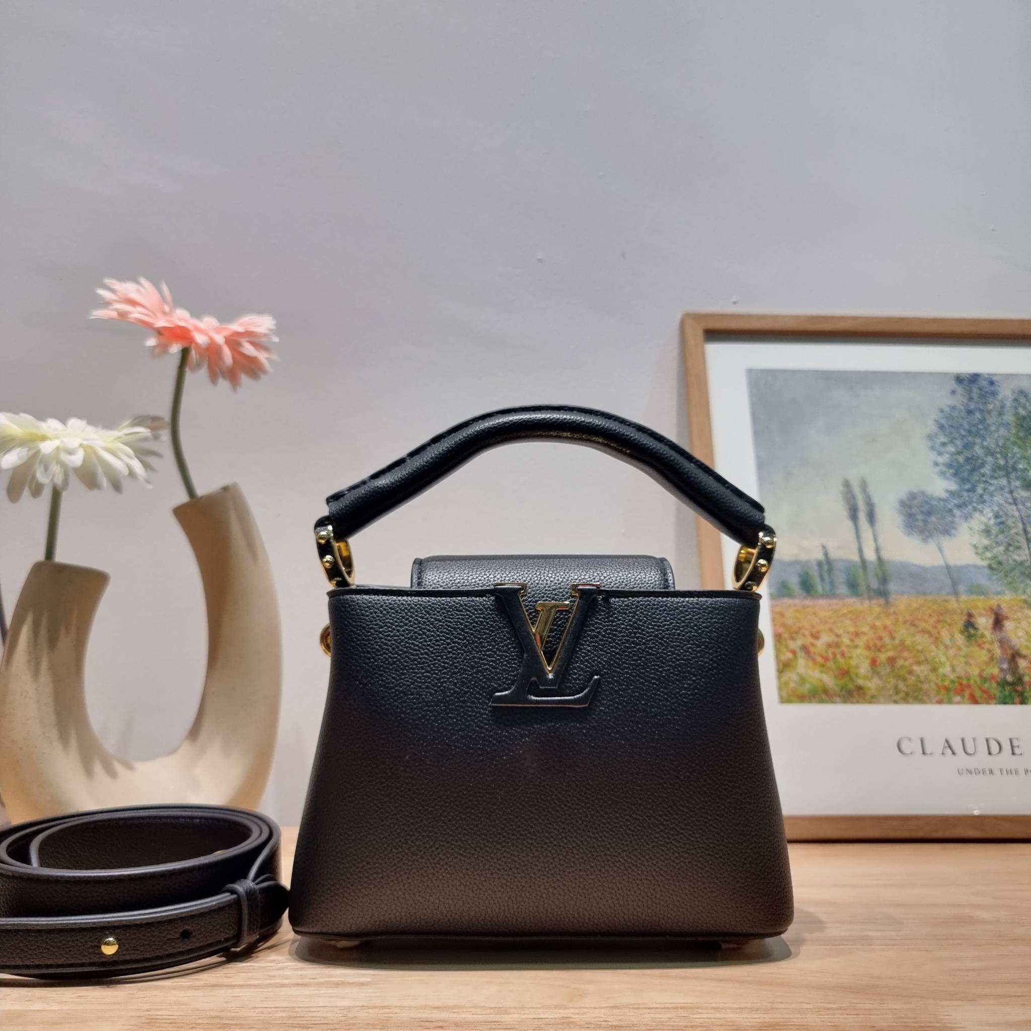 LV capucines mini top handle ที่สุดของความสวยในราคาเบาๆ กระเป๋าถือสุดหรู ดีไซน์ทรงคลาสสิค ที่รอบนี้มาในไซส์มินิ ดีงามม้ากกกก!!