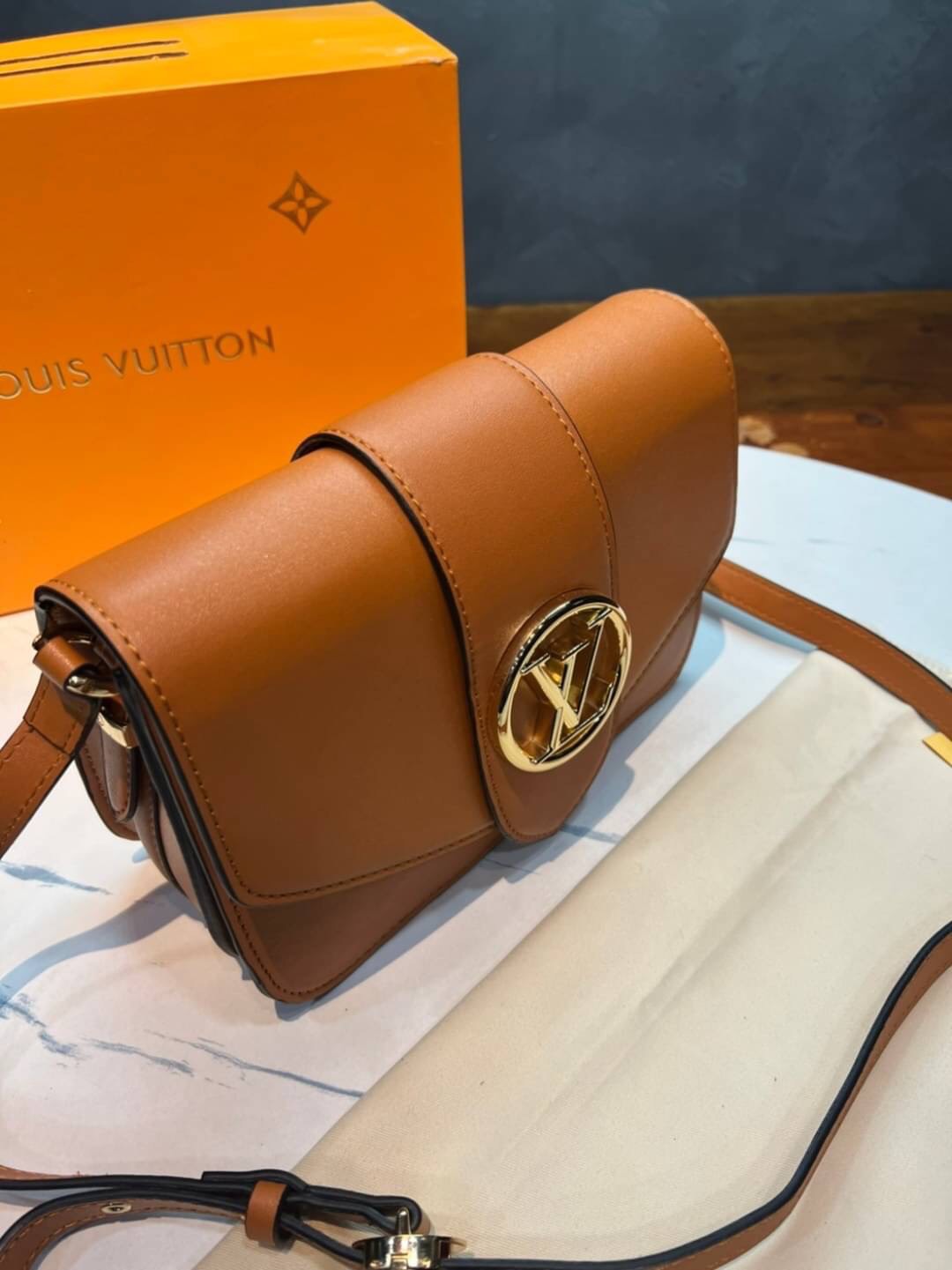 VIP 】หนังแท้ Louis Vuitton Crossbody & Shoulder Bag พร้อมส่งที่ไทย 3 สี Size 23cm