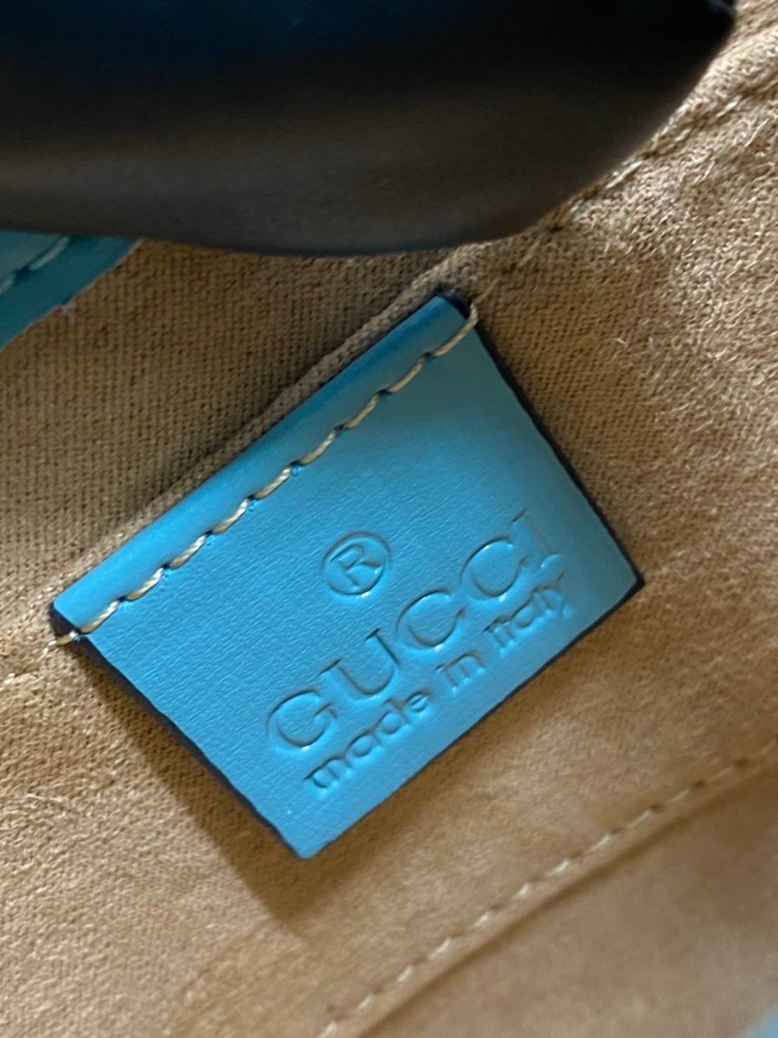 VIP GIFTbag 】หนังแท้ GUCCI Jackie 1961 mini shoulder bag กระเป่ารุ่นฮิตจาก Gucci ต้องบอกเลยว่าสำหรับสาวๆหลายคนนั้น ที่ชื่อชอบ หรือเป็นสาวกกลับแบรนด์อย่าง Gucci ต้องบอกเลยนะว่าสำหรับรุ่นนี้ห้ามพลาดไปทีเดียว บอกว่าได้เป็นตำนานควาวินเทจได้อย่างดี โดยขนาดของต