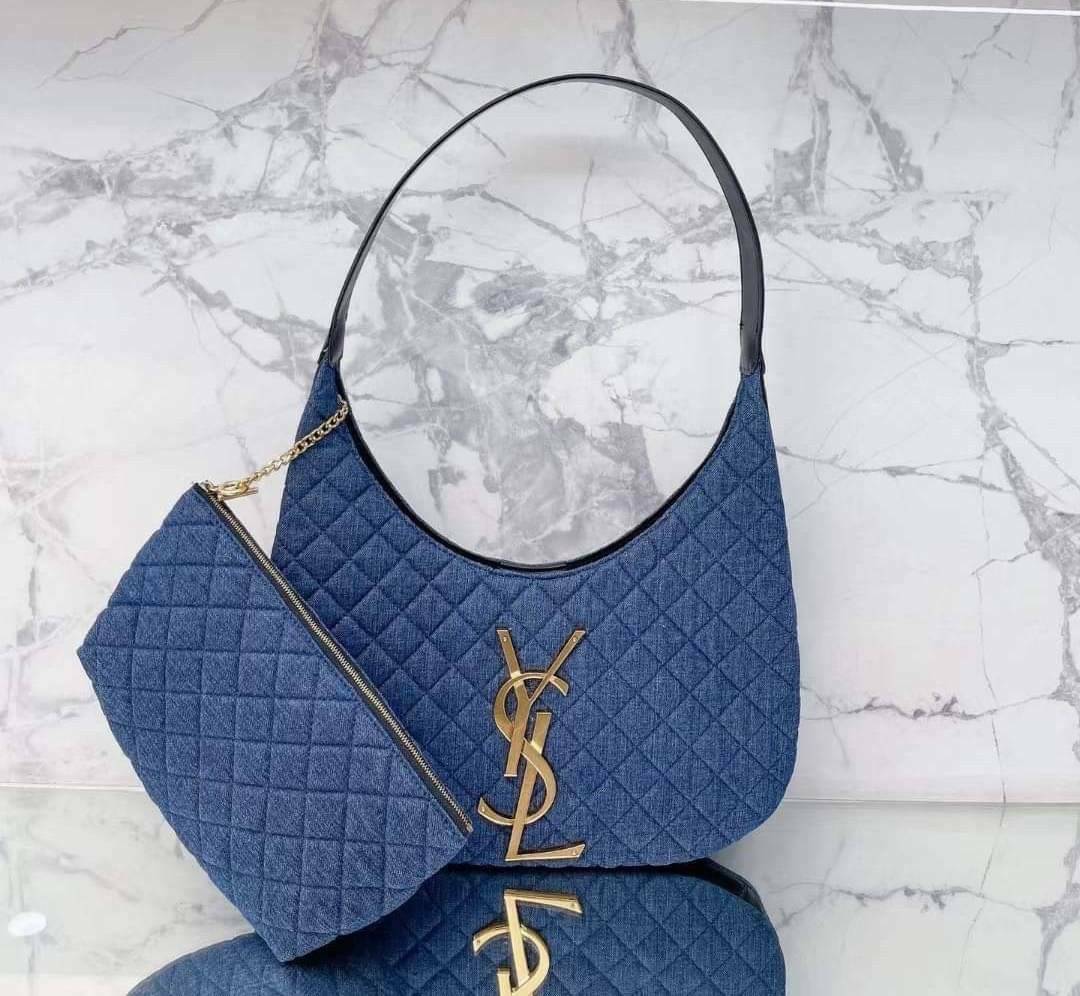 YSL Icare Maxi Shopping Bag In Quilted Lambskin 15" / YSL Icare Maxi Denim กระเป๋าสะพายใบใหญ่ มาพร้อมใบเล็ก หนังบุเย็บลายตาข่าย (Quilted Bag) ดีไซน์โฉบเฉี่ยวกว่าหลายระดับด้วยการประดับฮาร์ดแวร์ทองเหลืองในตัวอักษร Y.S.L สะดุดตา มอบสไตล์เรียบง่ายแต่คลาส