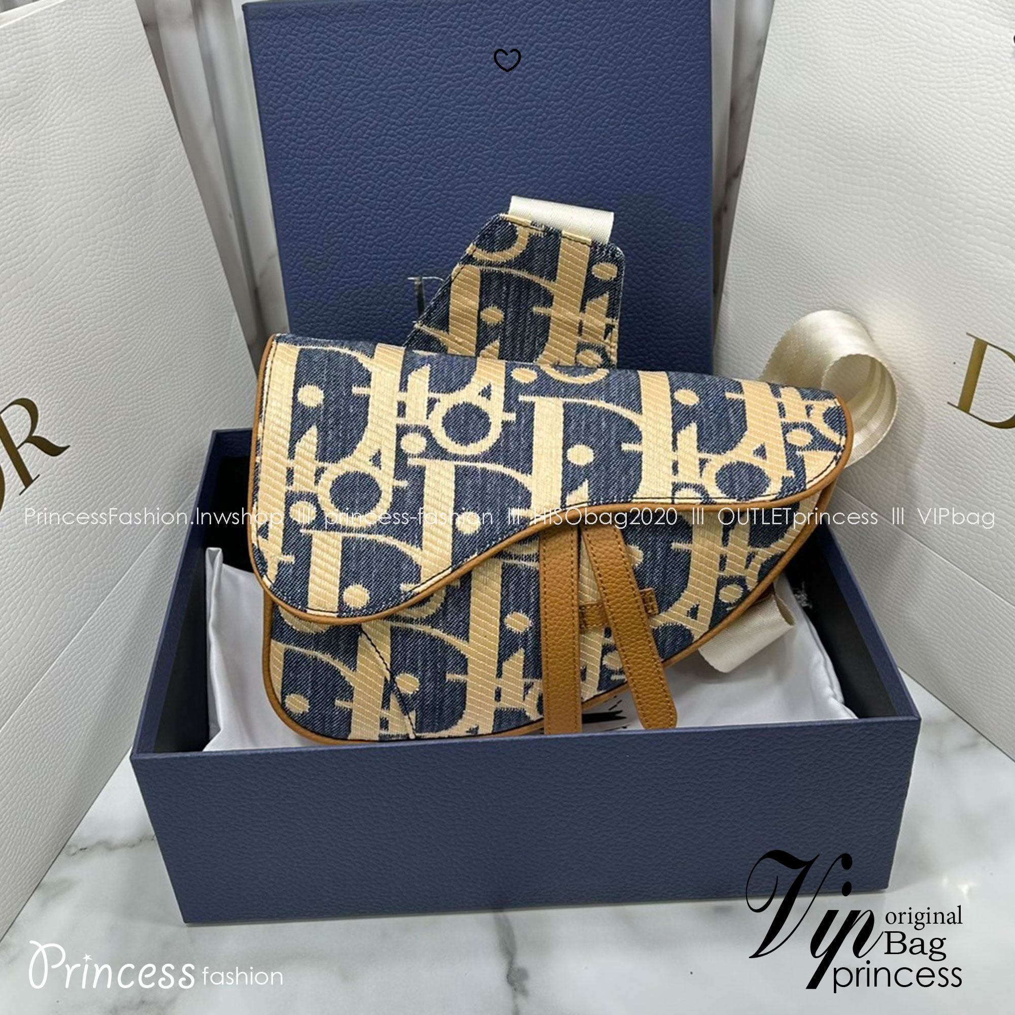 ORI หนังแท้ | DIOR Saddle Bag Blue and Beige Raffia-Effect Denim with Brown Grained Leather กระเป๋าสะพายคาดอก สัญลักษณ์สุดคลาสสิก ผ้าเดนิมลายแจ็คการ์ด Oblique พิมพ์ลายราฟเฟีย นำเสนอรูปแบบใหม่ให้กับไอคอนประจำแบรนด์