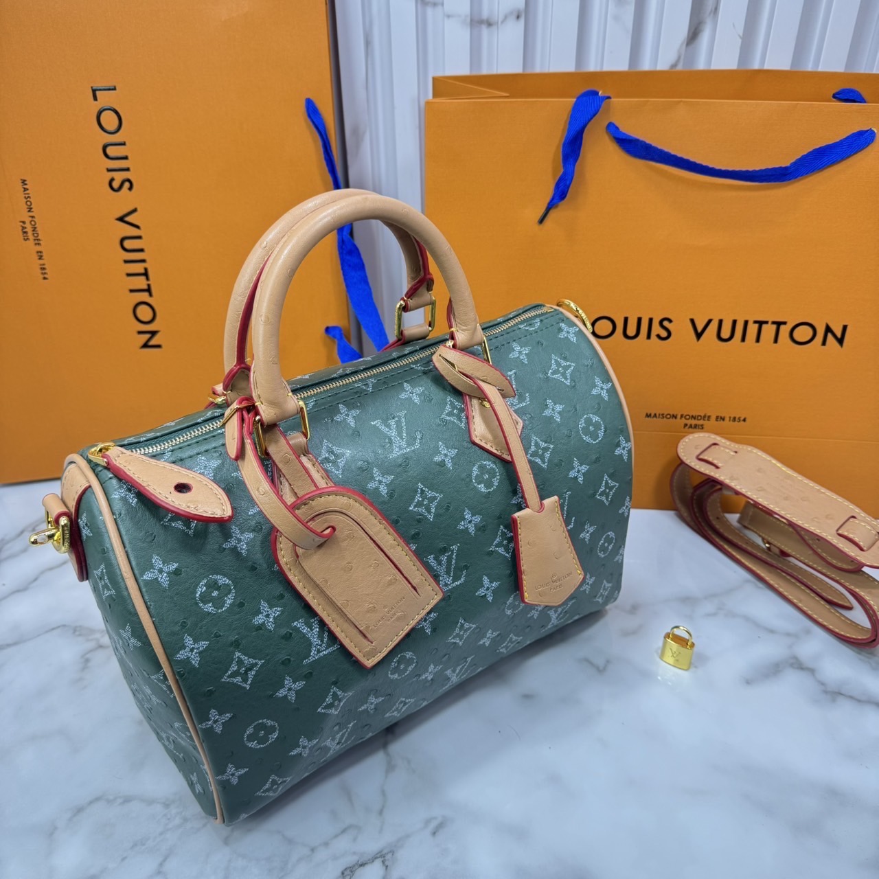 ORI หนังแท้ | LV Speedy P9 Bandoulière 30 Bag กระเป๋าสะพายทรงหมอนสปีดี้ใบใหญ่ คอลใหม่ล่าสุดหรูหราโดดเด่น แต่งลายนูนเพิ่มเท็กเจอร์เต็มใบ รูปทรงใช้งานง่ายสวยตลอดกาล