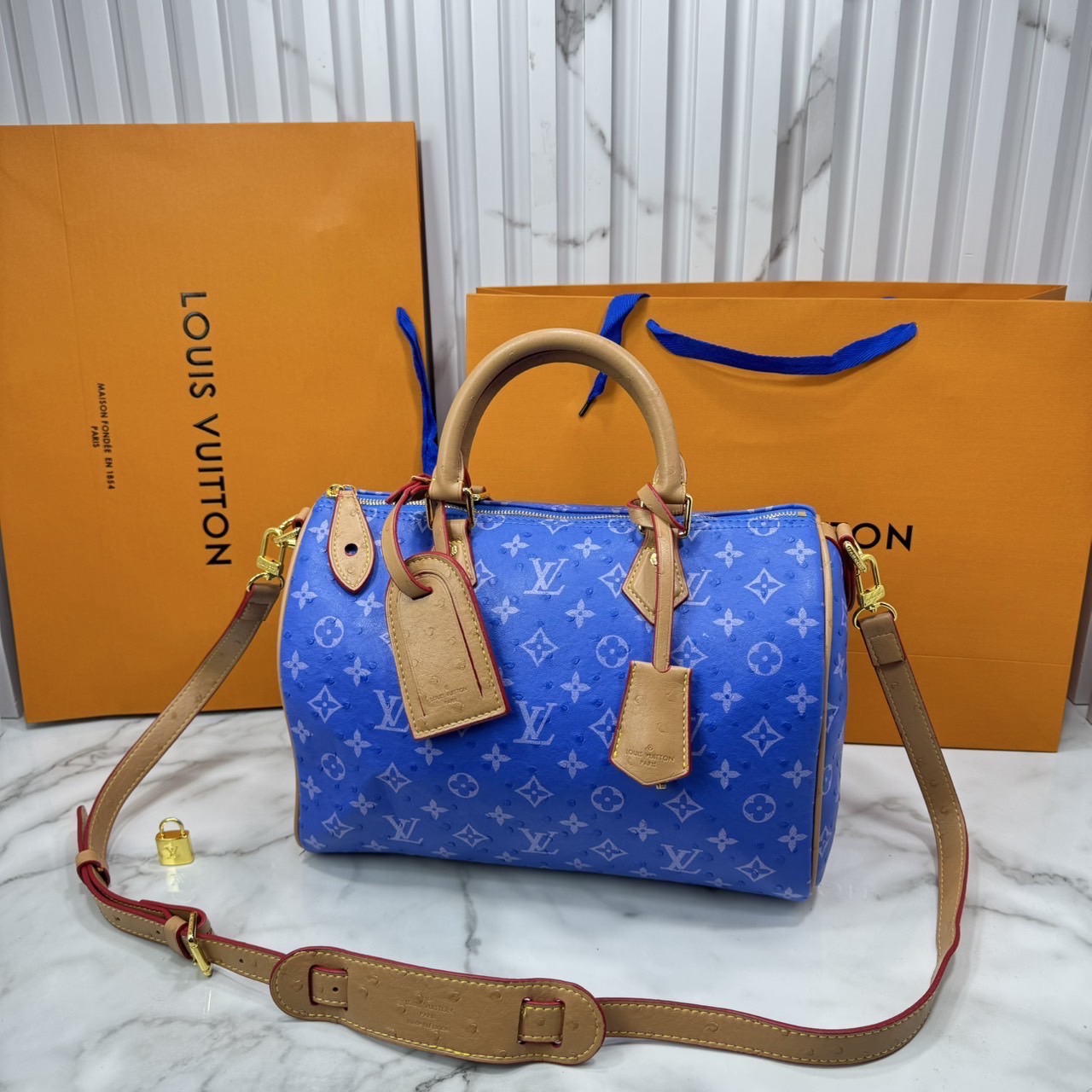 ORI หนังแท้ | LV Speedy P9 Bandoulière 30 Bag กระเป๋าสะพายทรงหมอนสปีดี้ใบใหญ่ คอลใหม่ล่าสุดหรูหราโดดเด่น แต่งลายนูนเพิ่มเท็กเจอร์เต็มใบ รูปทรงใช้งานง่ายสวยตลอดกาล