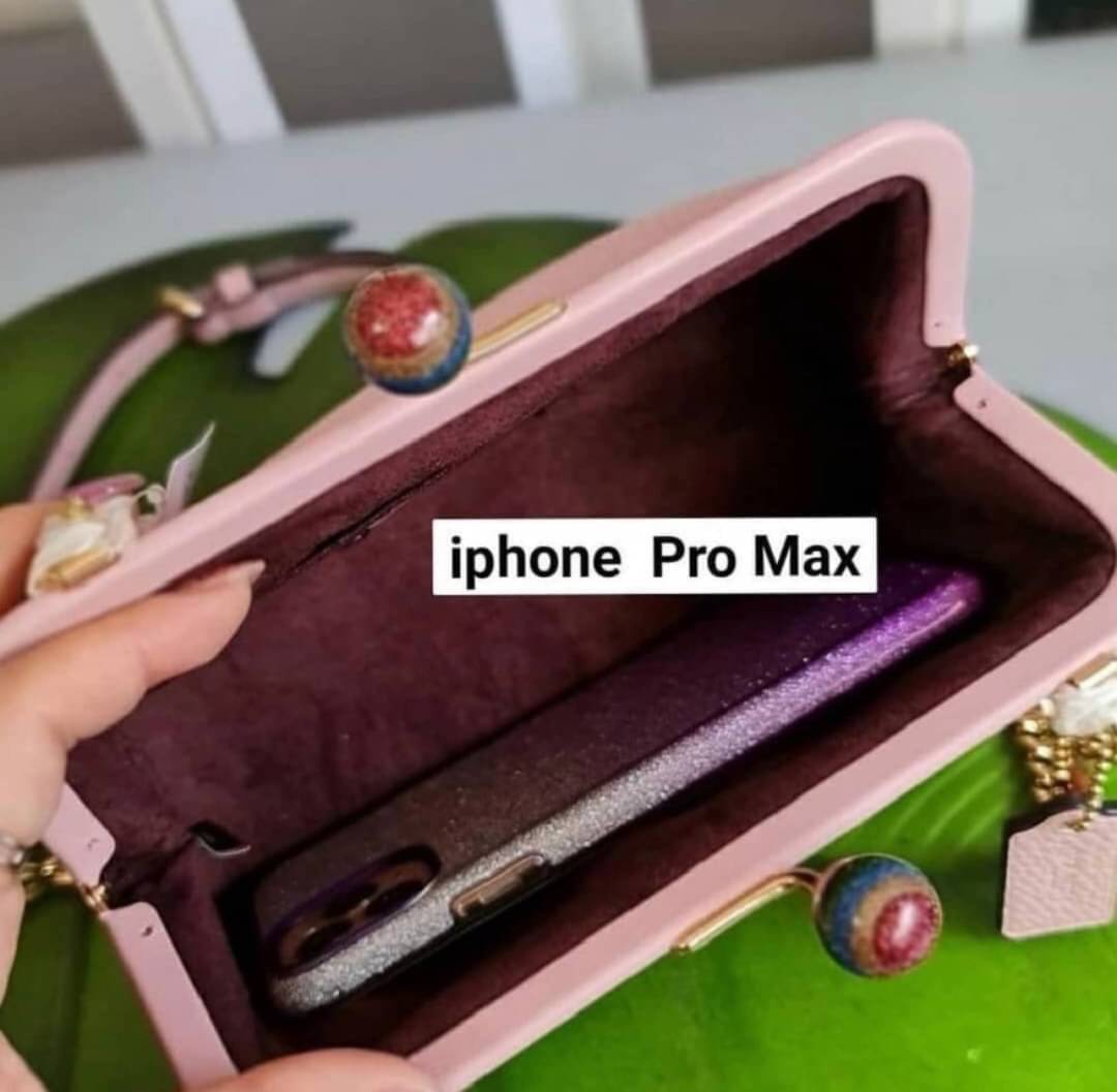 ของแท้ 💯% COACH NORA KISSLOCK CROSSBODY IN SIGNATURE CANVAS in Pink ครอสบอดี้รุ่นนี้ น่ารักมากค่ะ ขนาดกำลังน่ารักเลยค่ะ ลูกคุณมากๆ