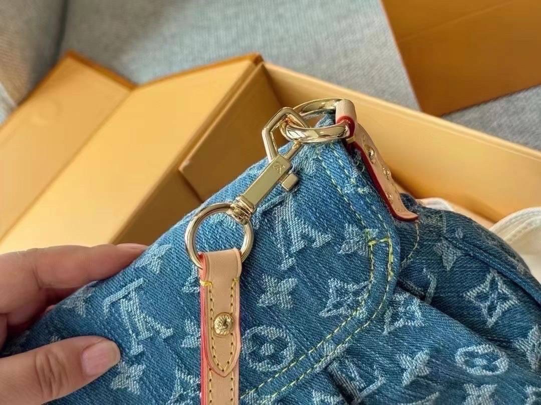 LV Sunset Denim Bag กระเป๋าสะพายไหล่เดนิมแต่งขาดเท่ห์ๆ แรงมากฉุดไม่อยู่ กับกระแสคอลใหม่ lvremix ดีไซน์แบบตัวมัม y2k รูปทรง baguette สวยดูแพง ใบนี้ก็ฉ่ำสุดๆ