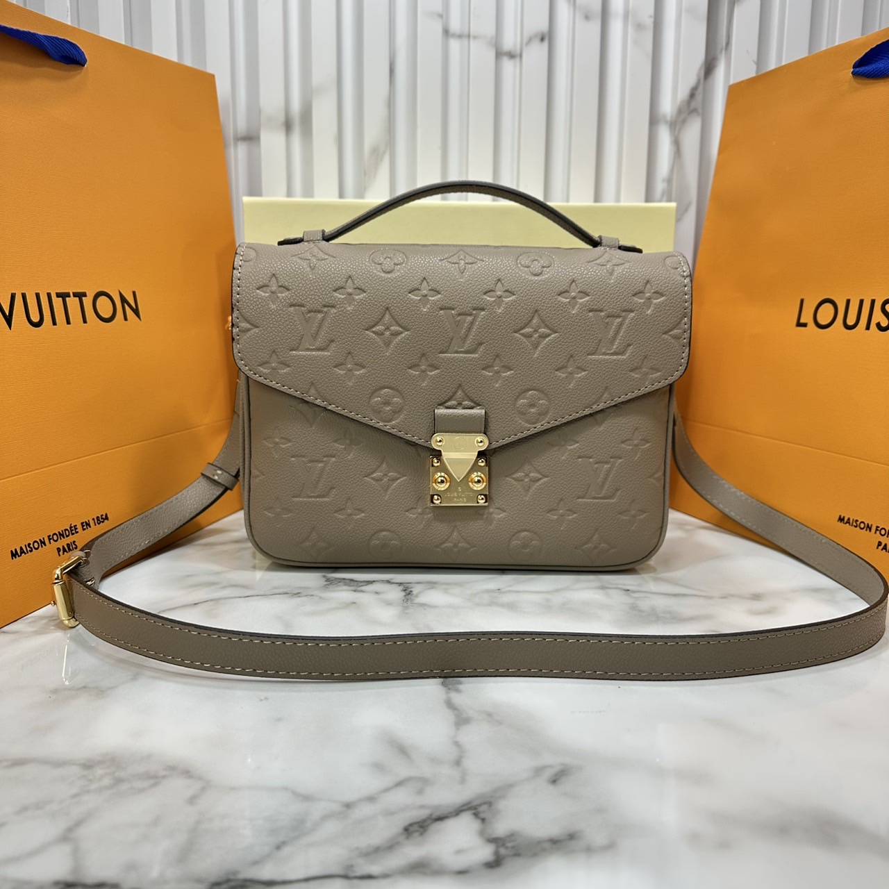 ORI หนังแท้ | LV Pochette Metis Monogram Empreinte leather กระเป๋าสะพาย อีกหนึ่งผลงานเด่นประจำฤดูกาล Spring 2021