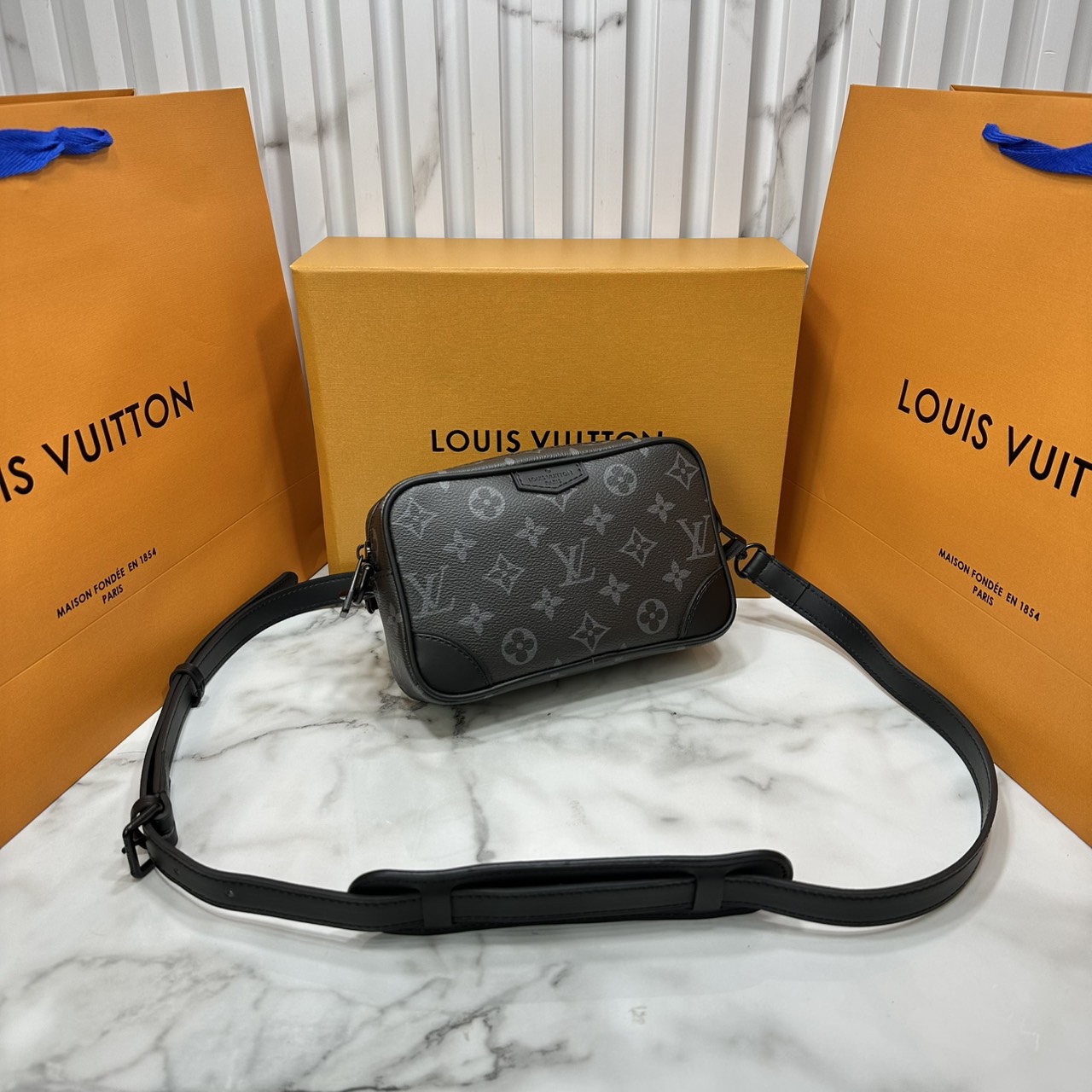 ORI หนังแท้ | LV Trocadéro Wearable Wallet Monogram Canvas 20cm กระเป๋าสะพายทรงแมสเซ็นเจอร์ดีไซน์ใช้เป็นกระเป๋าสตางค์ได้ ขนาดกำลังสวยกะทัดรัด คลาสสิคหรูหราคล่องตัว
