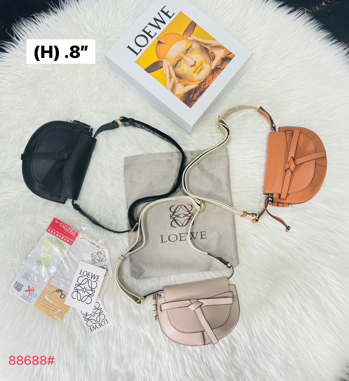 LOEWE Gate bag กระเป๋าสะพายทรงสวยสับสุดเริ่ดๆ ใช้ได้ทั้งหนุ่มๆและสาว คูลๆ สุดยอดแบรนด์ที่ดีไซน์เป็นเอกลักษณ์ โดดเด่น สวยหรู สไตล์คลาสสิค พร้อมสายสะพายสปอร์ต