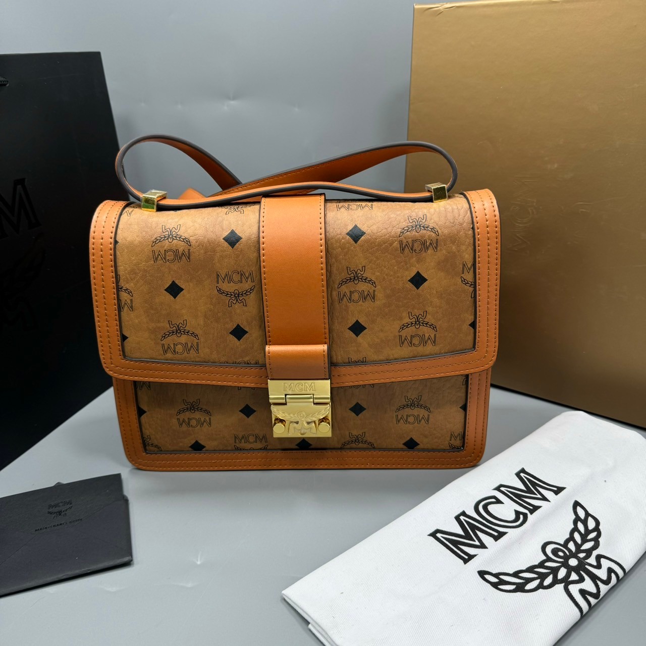 M.C.M MEDIUM TRACY SHOULDER BAG IN VISETOS กระเป๋าสะพายข้าง สุดหรู มาร์ทเทห์ เกรดออริ สลับแท้ 1:1 ใช้งานต่างประเทศได้