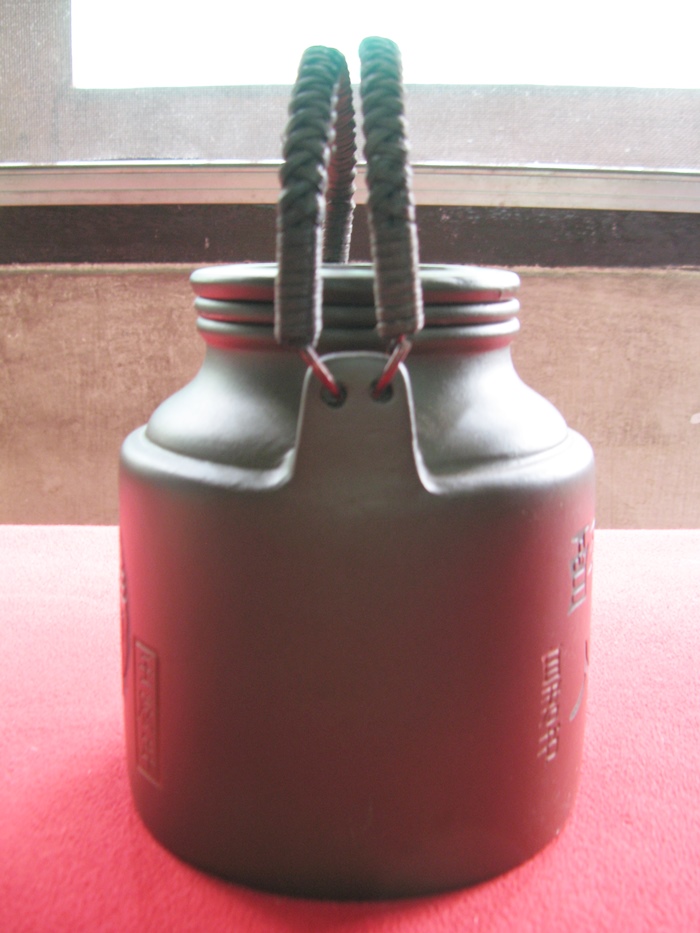 สินค้าหมดคะ กาน้ำชาคำว่า " แต๊ " และตัวหนังสือจีนปั้นด้วยมือ(ทำจากดินจื่อซา)สีม่วงประกายแดงค่ะ