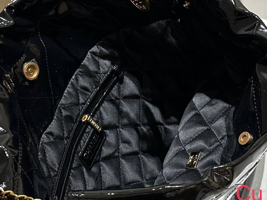 Chanel ss22 Logo CC shopping tote bag Metallics Color คอลสีใหม่เงางาม เข้าแล้วปังๆ หรูหรา สวยเลิศไปเลยค่า กระเป๋าทรงโท้ทที่มาแรงที่สุดในตอนนี้ก็คือรุ่นนี้เลย ใช้งานง่ายรุ่นนี้สามารถใช้ได้ทั้งผู้หญิงและผู้ชายน้า